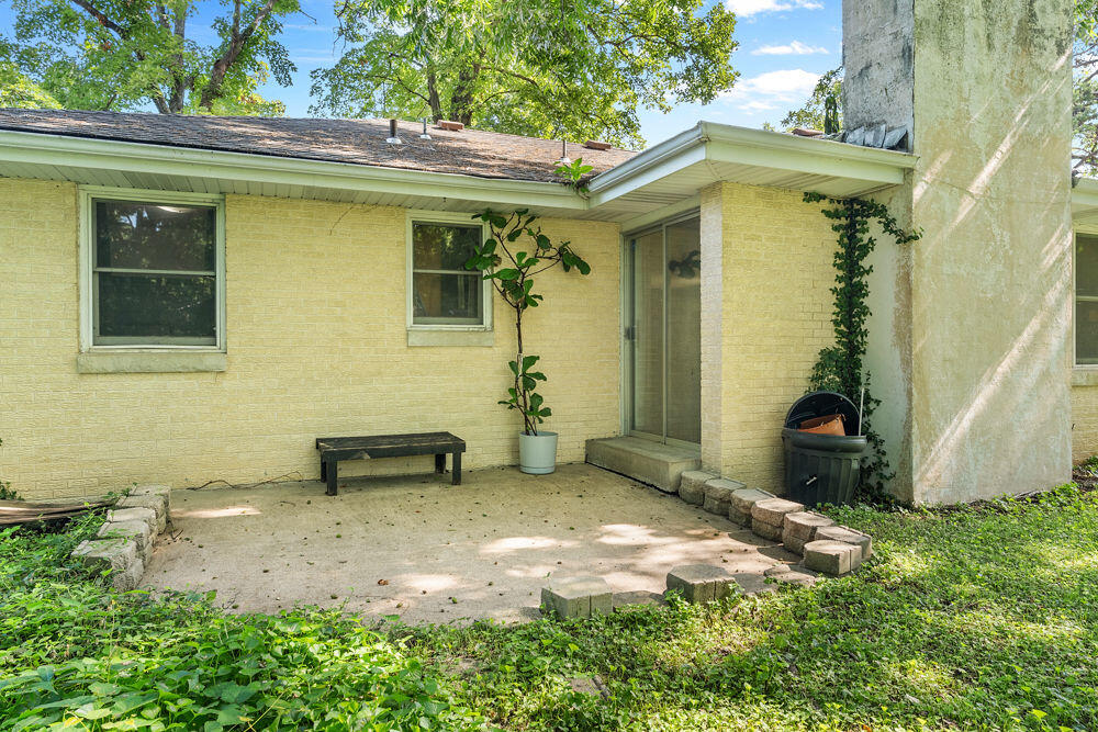 2648 East Grand Street Property Photo 23