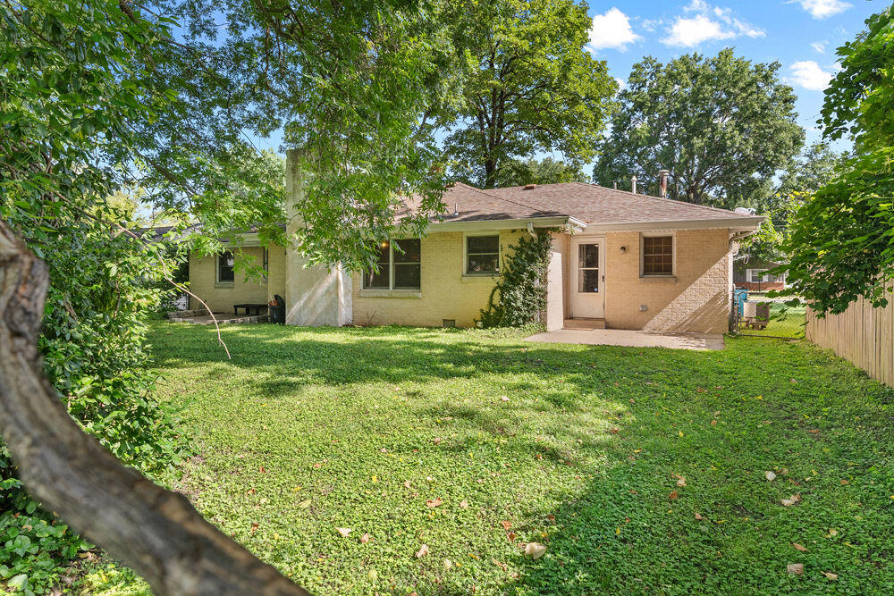 2648 East Grand Street Property Photo 25