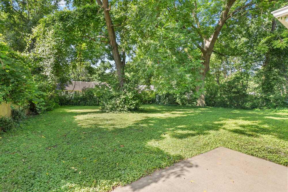 2648 East Grand Street Property Photo 26