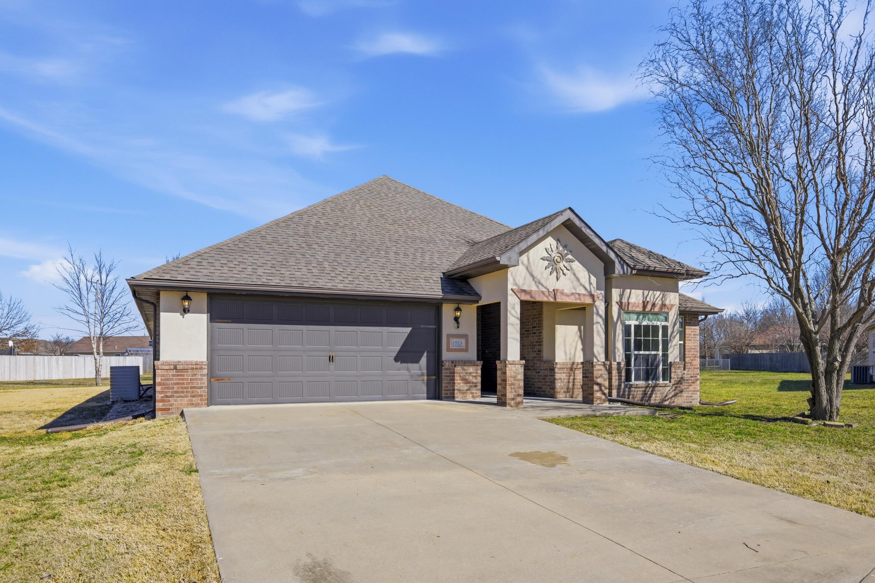 1513 Arthurs Court Property Photo 1