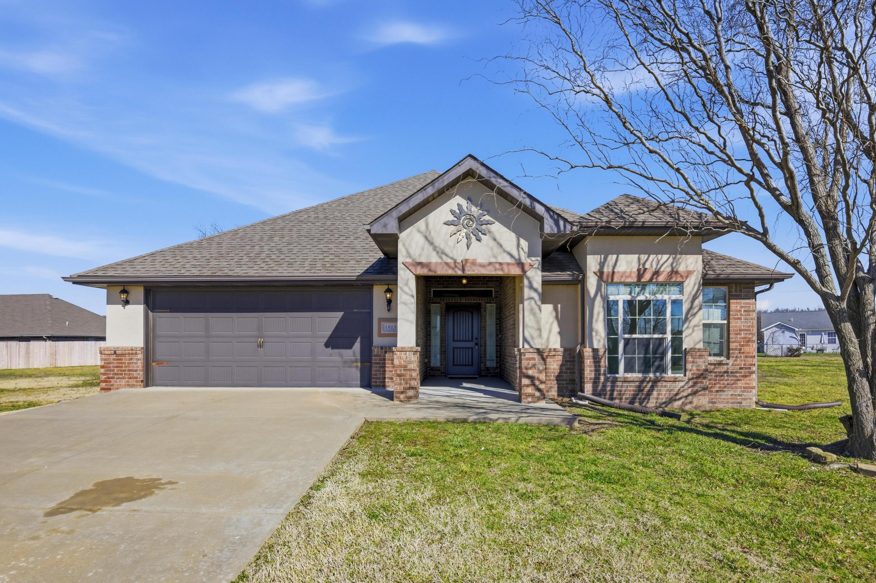 1513 Arthurs Court Property Photo 2