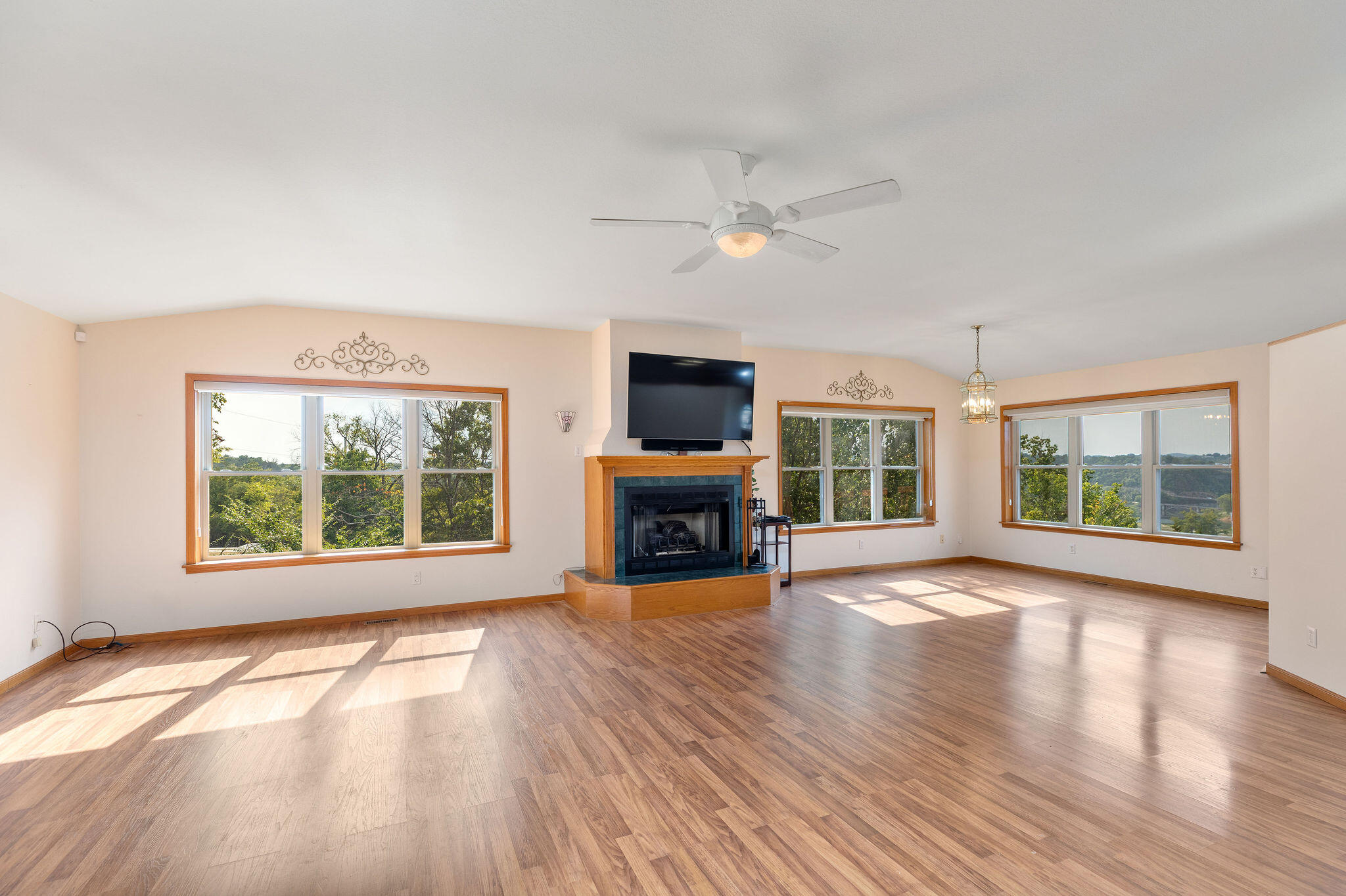 112 Stoney Ridge Drive Property Photo 4