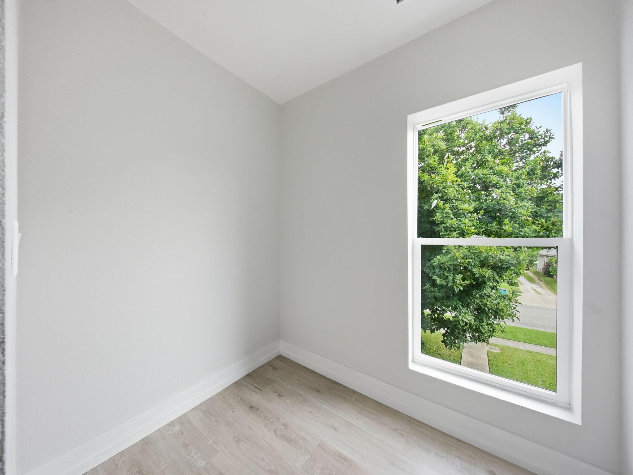 1139 West Lynn Street Property Photo 33