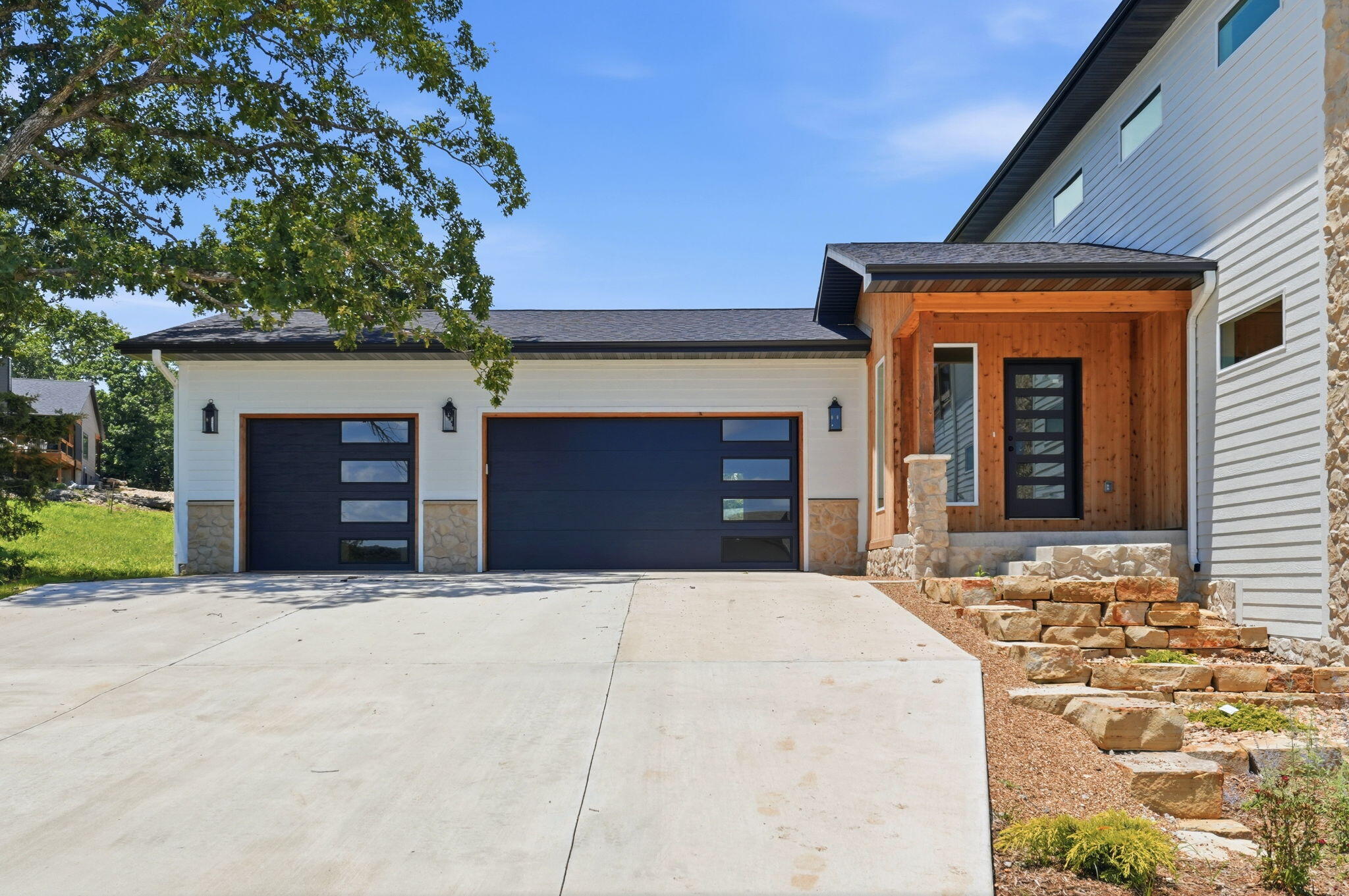 27671 Drifters Boulevard Property Photo 8