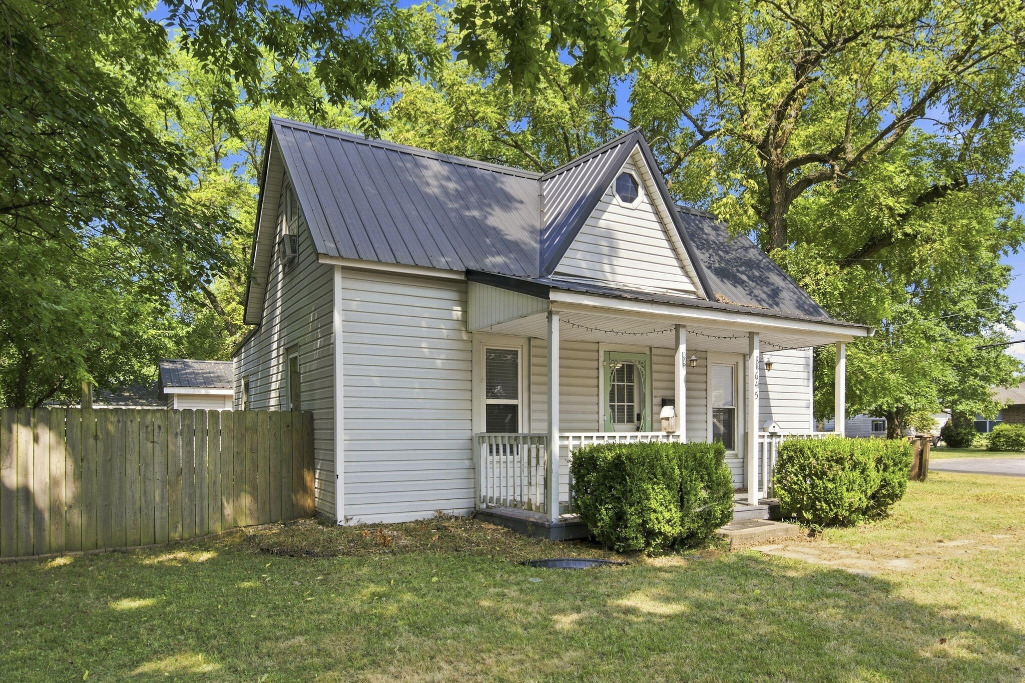 645 North Walnut Avenue Property Photo 3