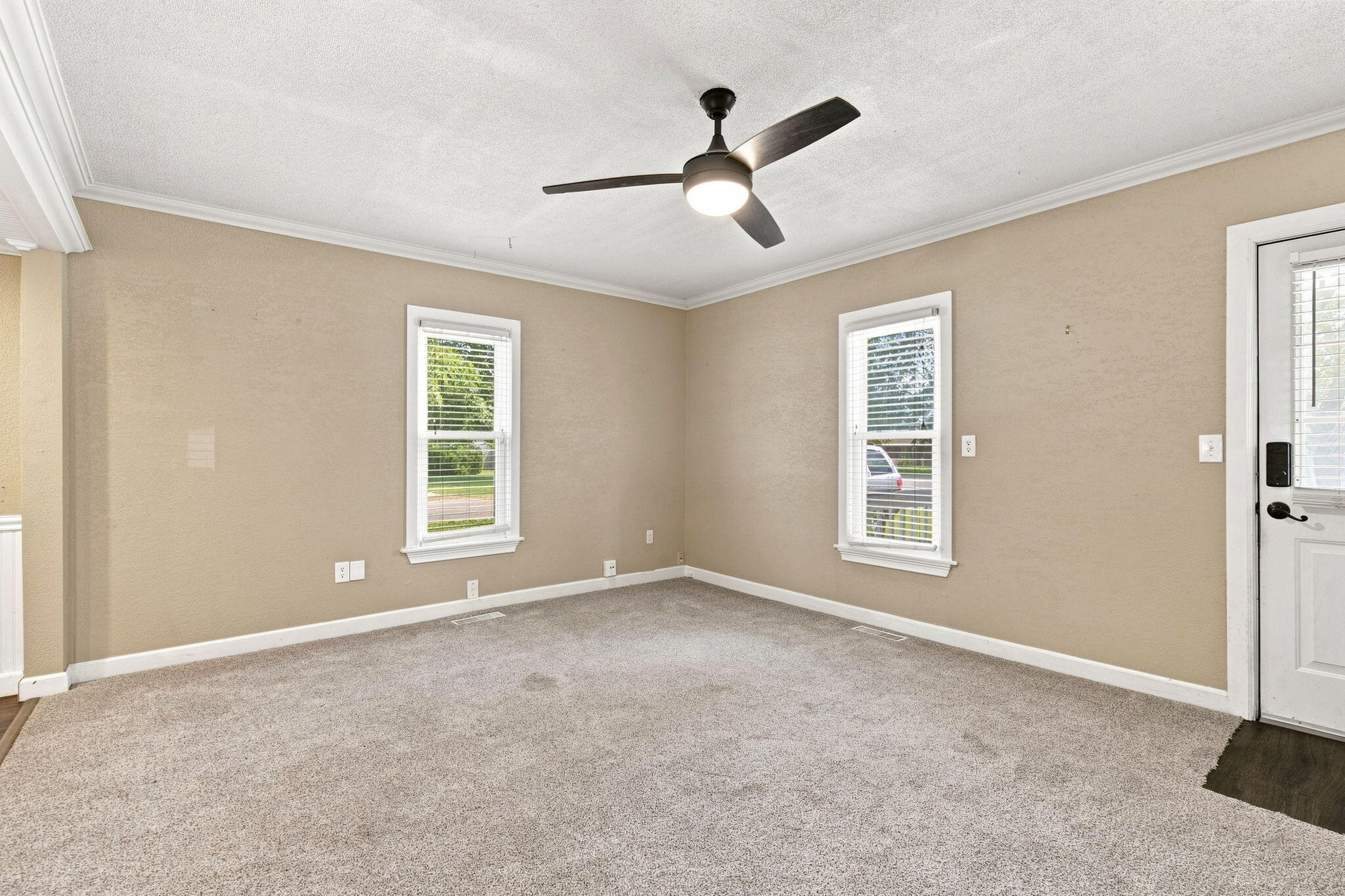 645 North Walnut Avenue Property Photo 7