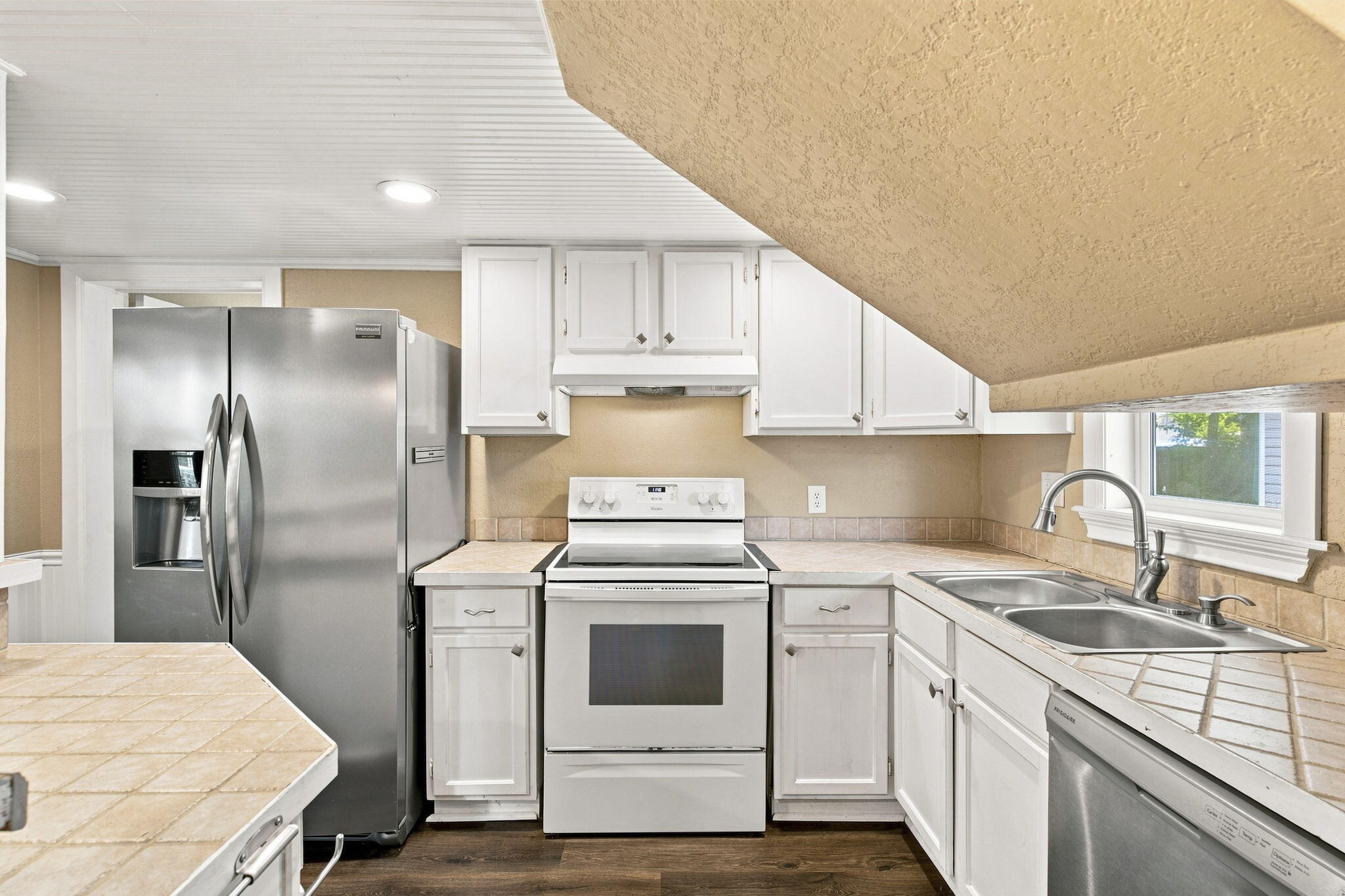 645 North Walnut Avenue Property Photo 12
