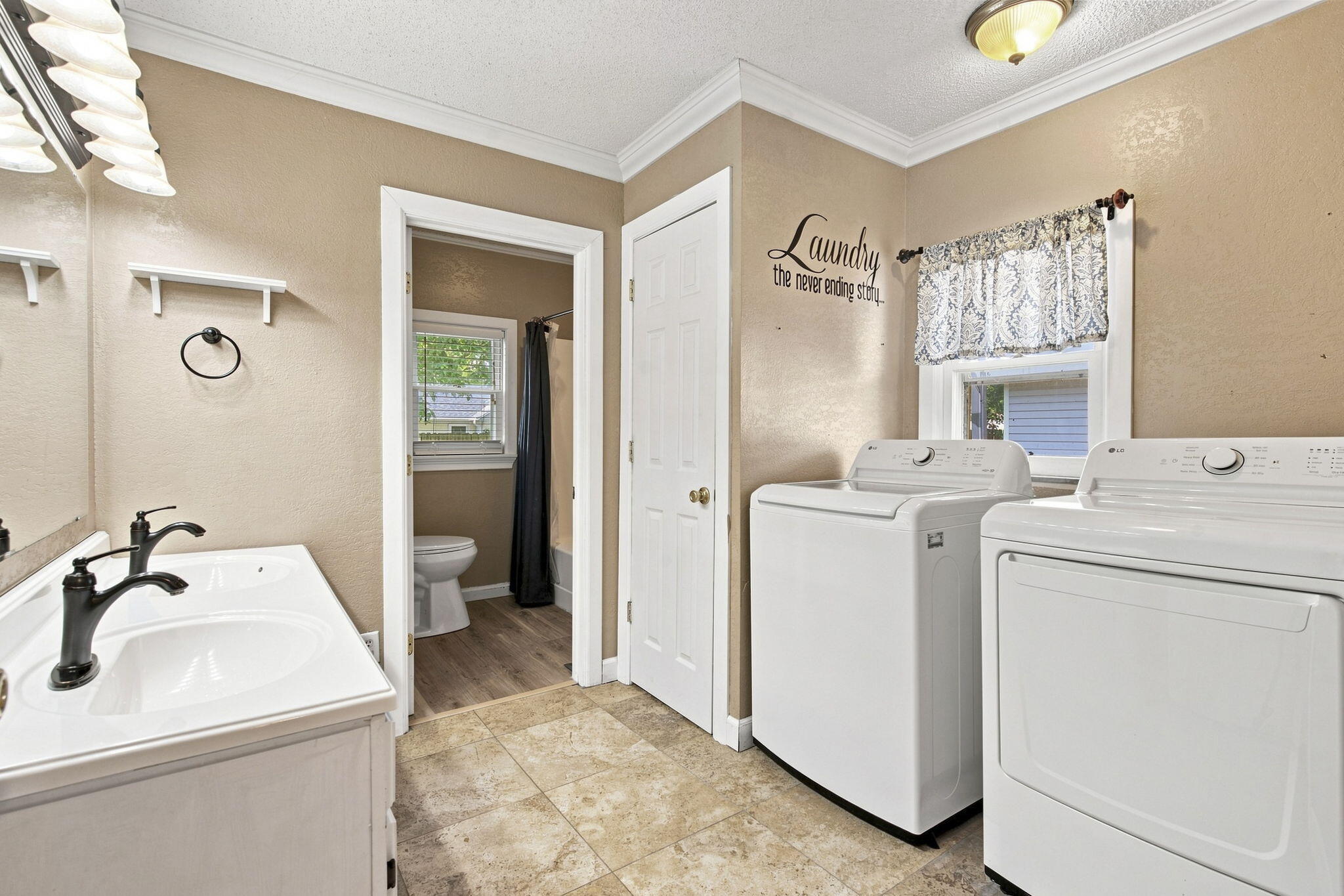 645 North Walnut Avenue Property Photo 14