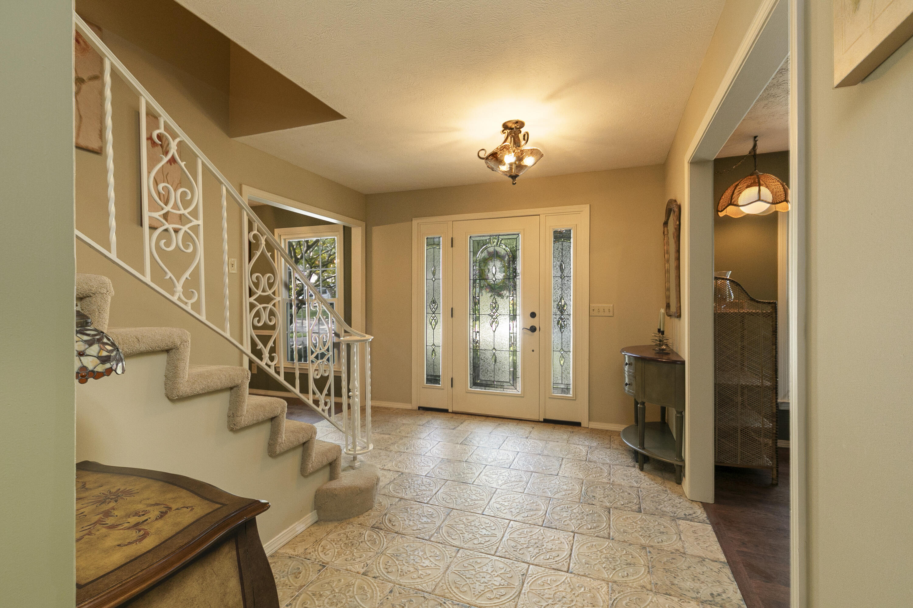 2926 South Versailles Avenue Property Photo 3