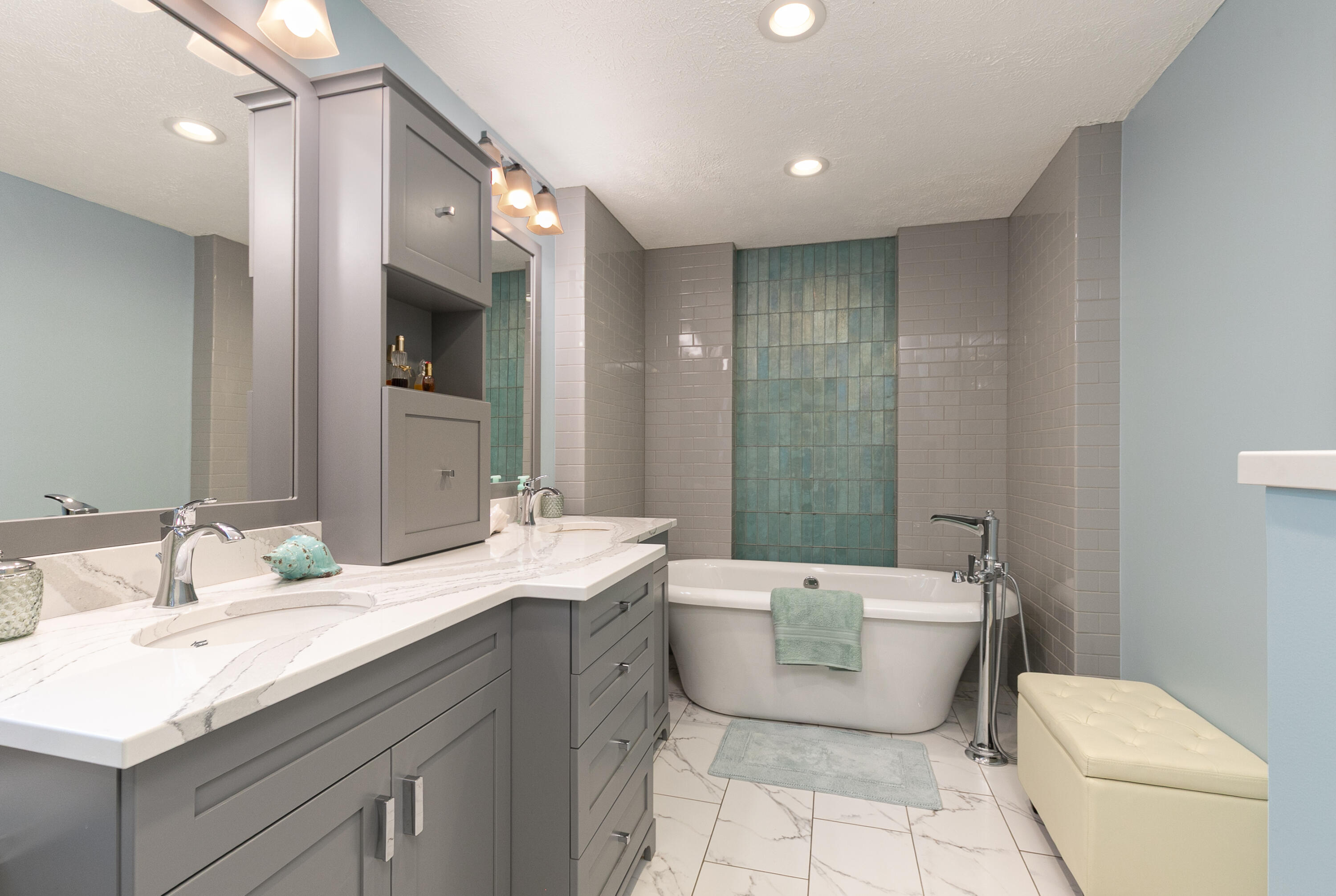 2926 South Versailles Avenue Property Photo 23