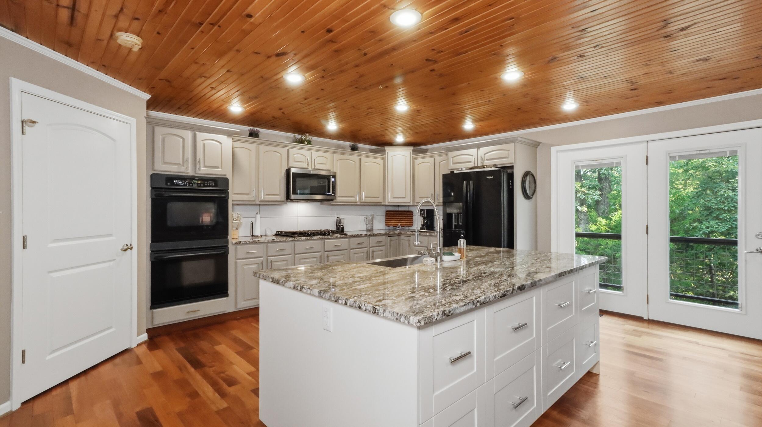 1301 County Road 6020 Property Photo 6