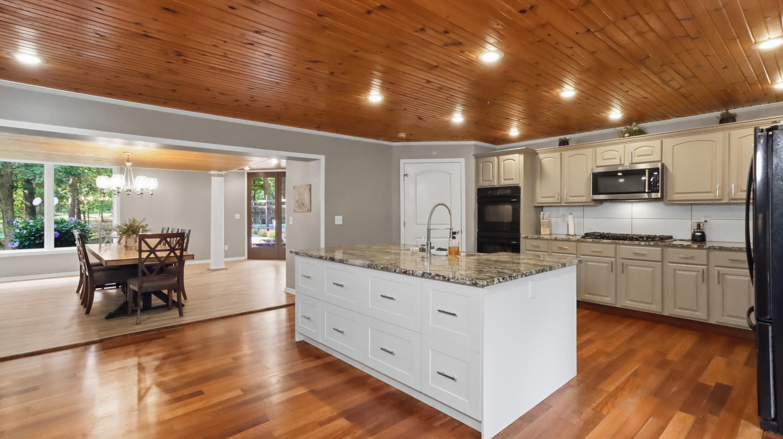 1301 County Road 6020 Property Photo 7
