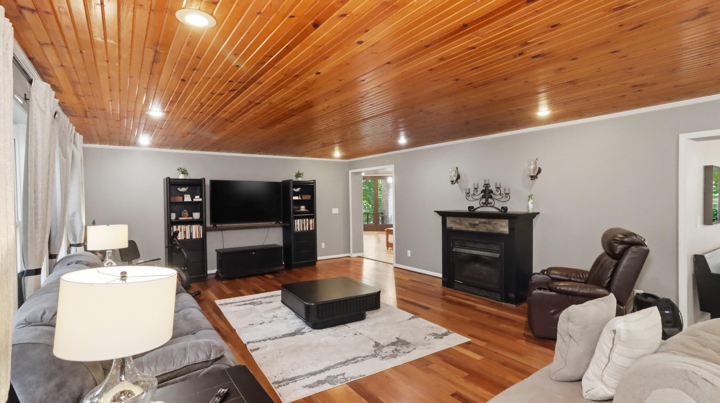 1301 County Road 6020 Property Photo 11