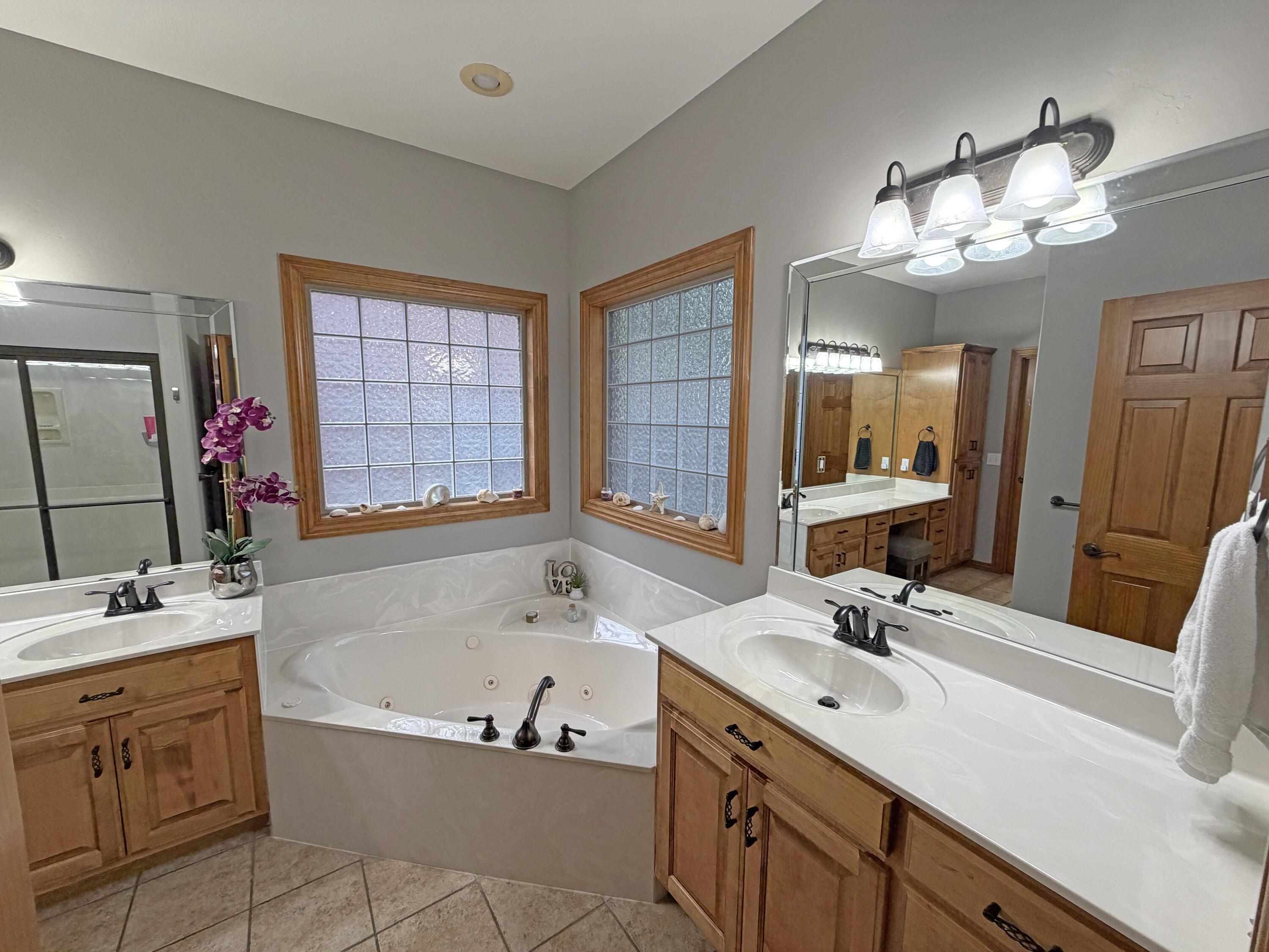 1063 East Maryland Court Property Photo 15