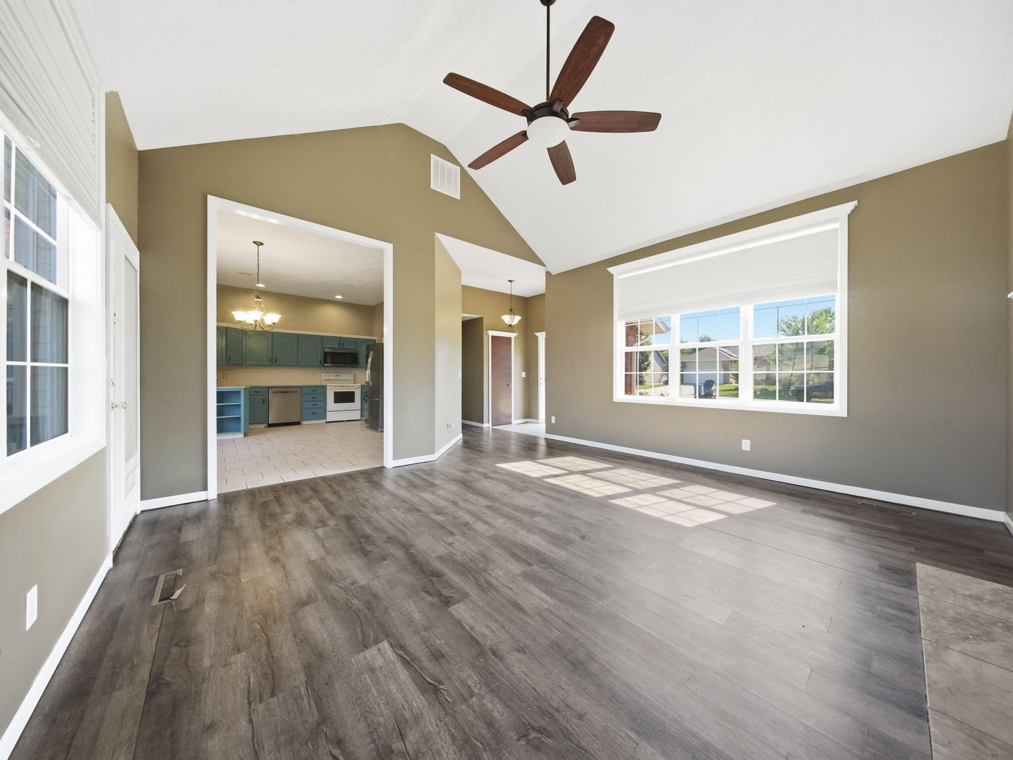 605 West Chandler Drive Property Photo 13