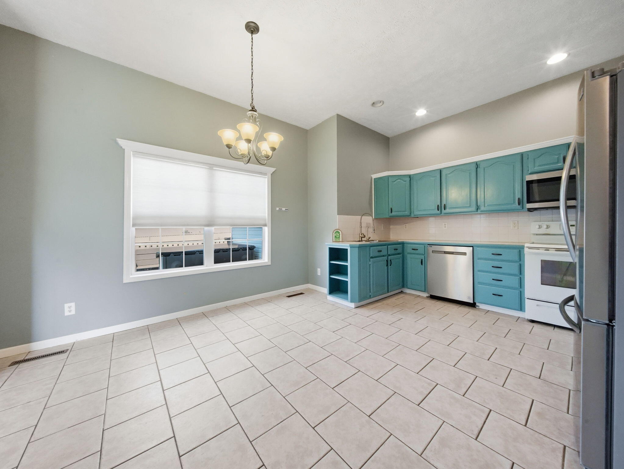 605 West Chandler Drive Property Photo 16