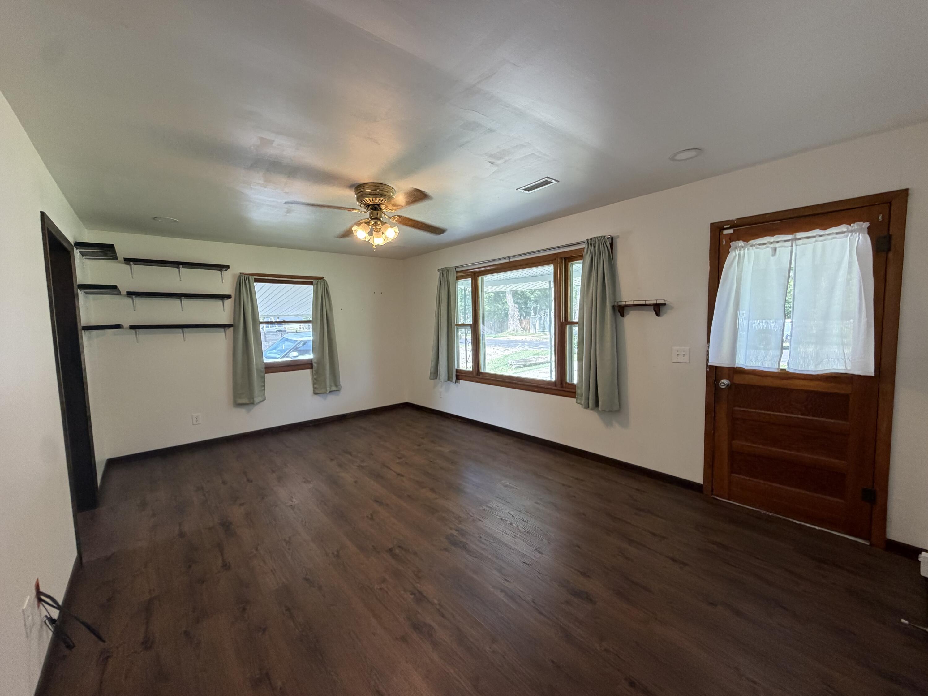 513 South Elm Street Property Photo 4