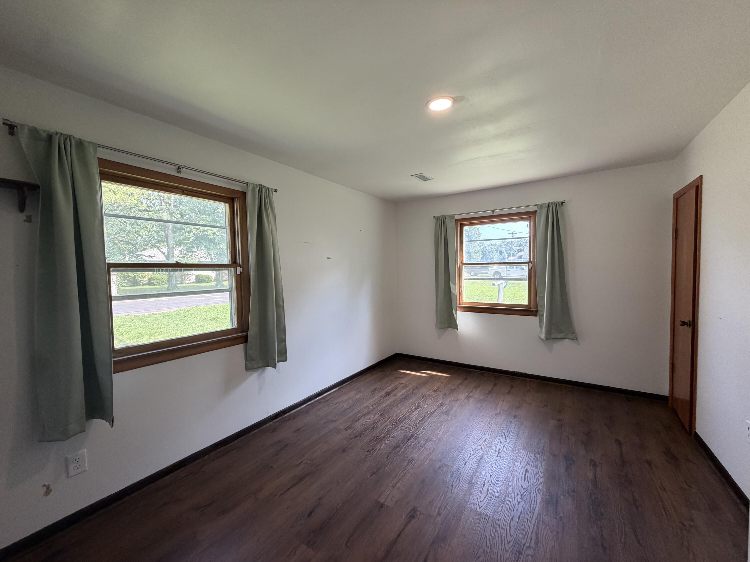 513 South Elm Street Property Photo 6