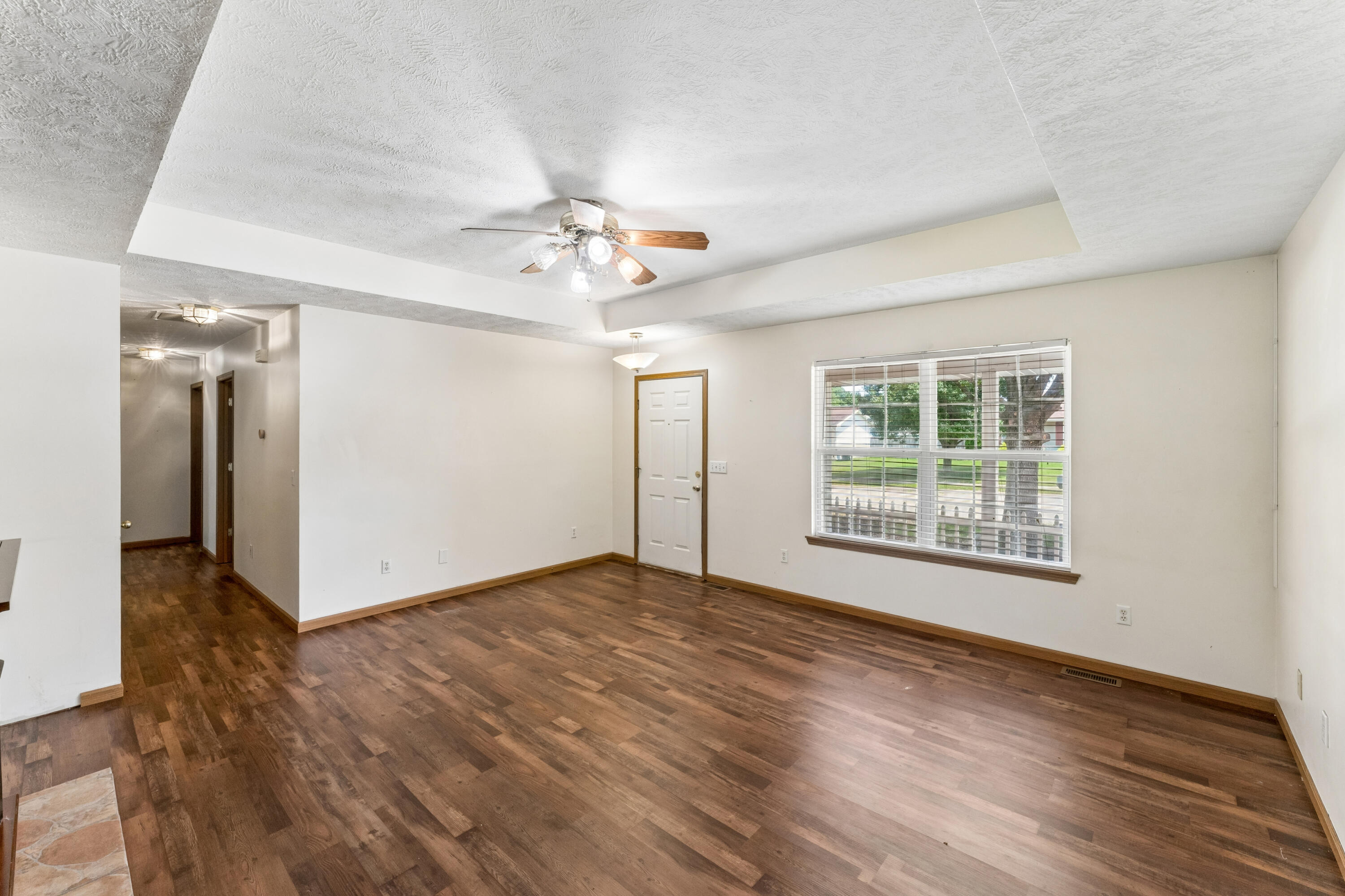 611 South Countryside Avenue Property Photo 6