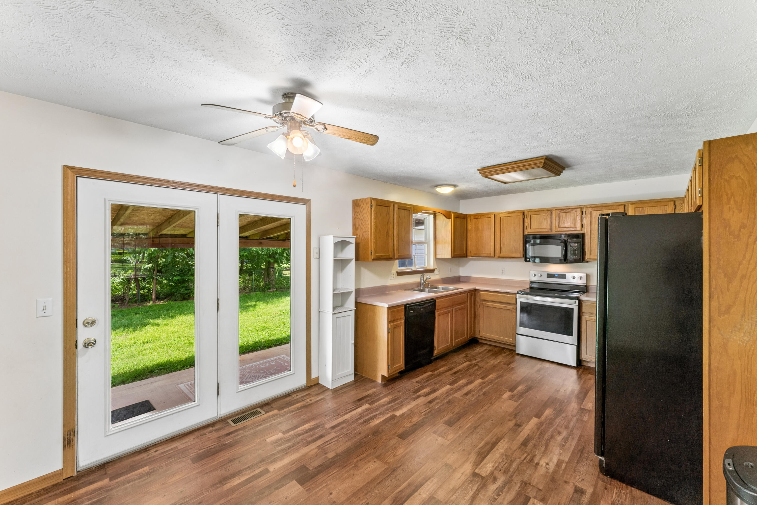 611 South Countryside Avenue Property Photo 7