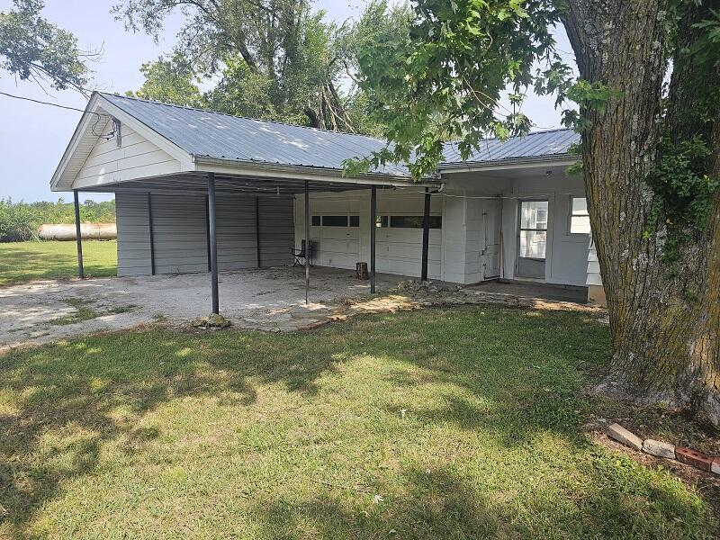 3117 North Farm Road 123 Property Photo 6