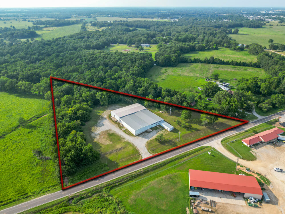 20725 Highway W Property Photo 2