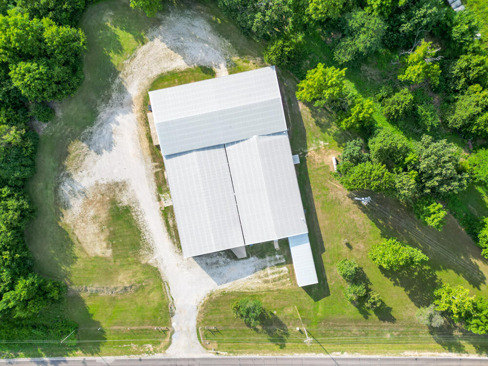 20725 Highway W Property Photo 3