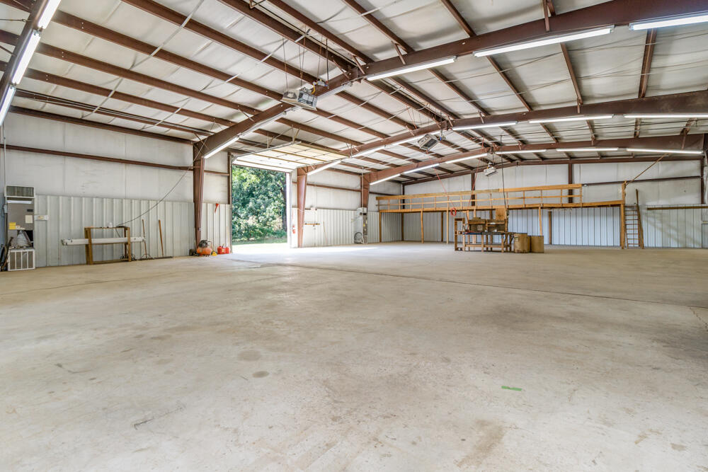 20725 Highway W Property Photo 20