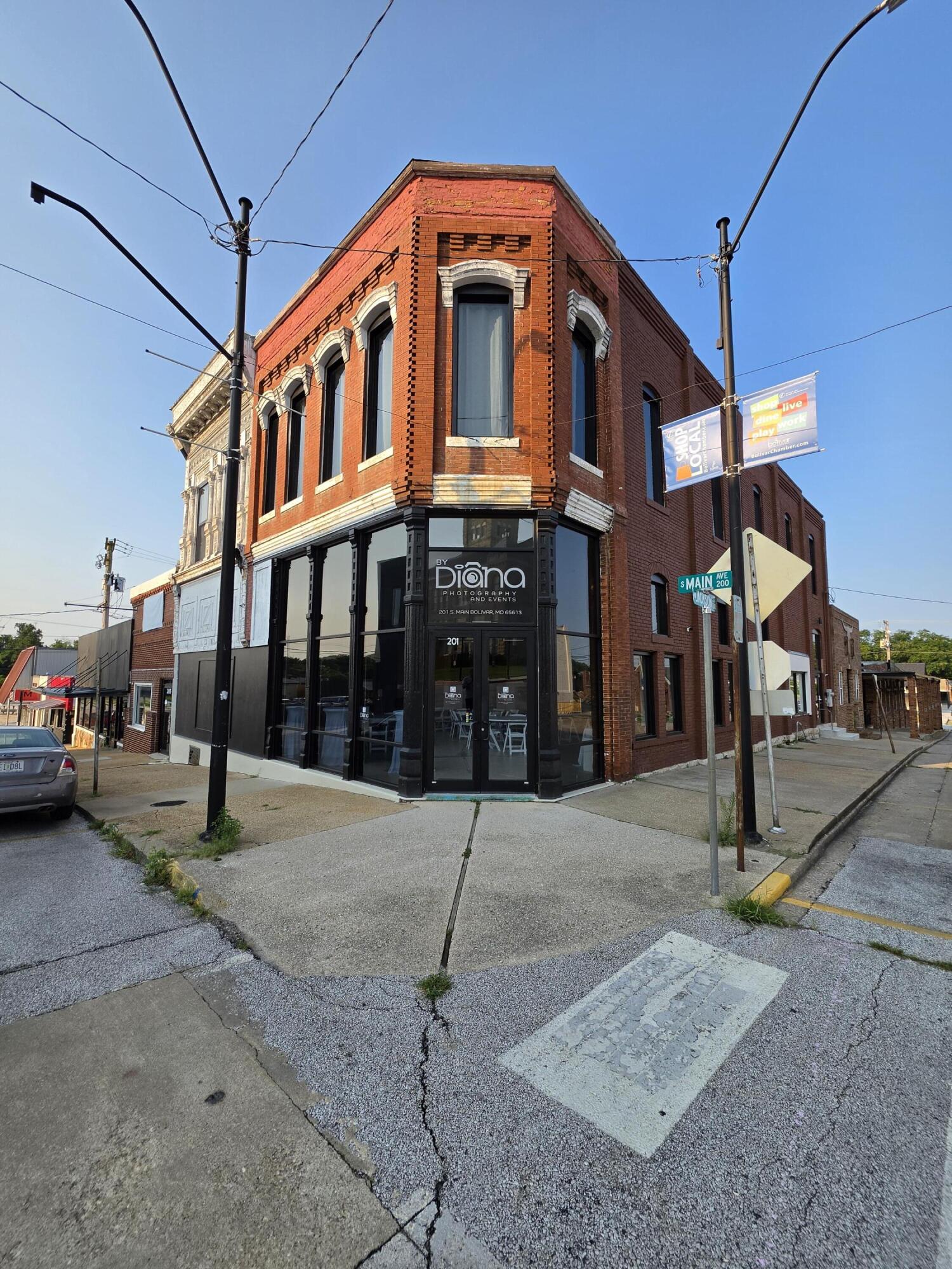 201 South Main Avenue Property Photo 1
