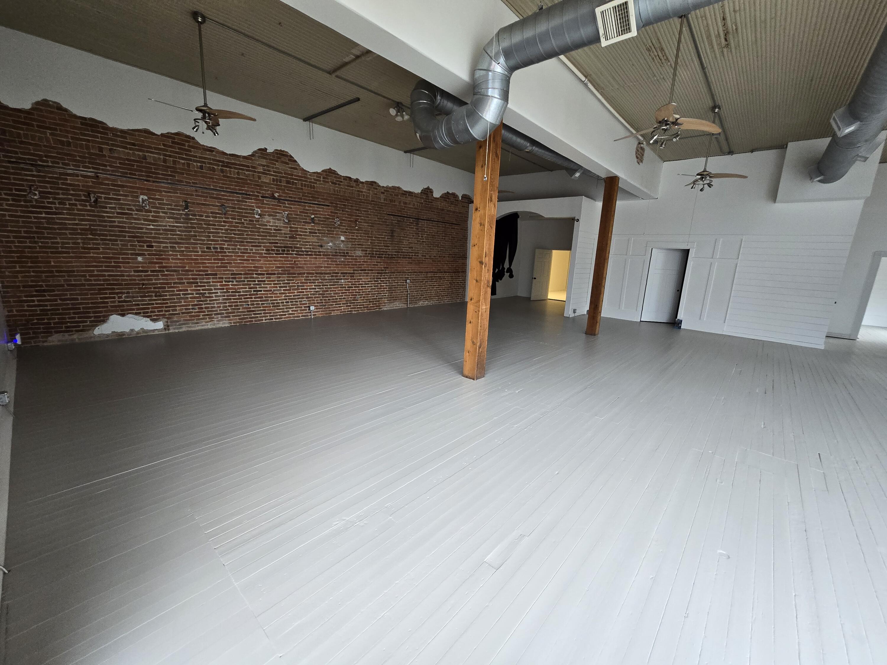 201 South Main Avenue Property Photo 7