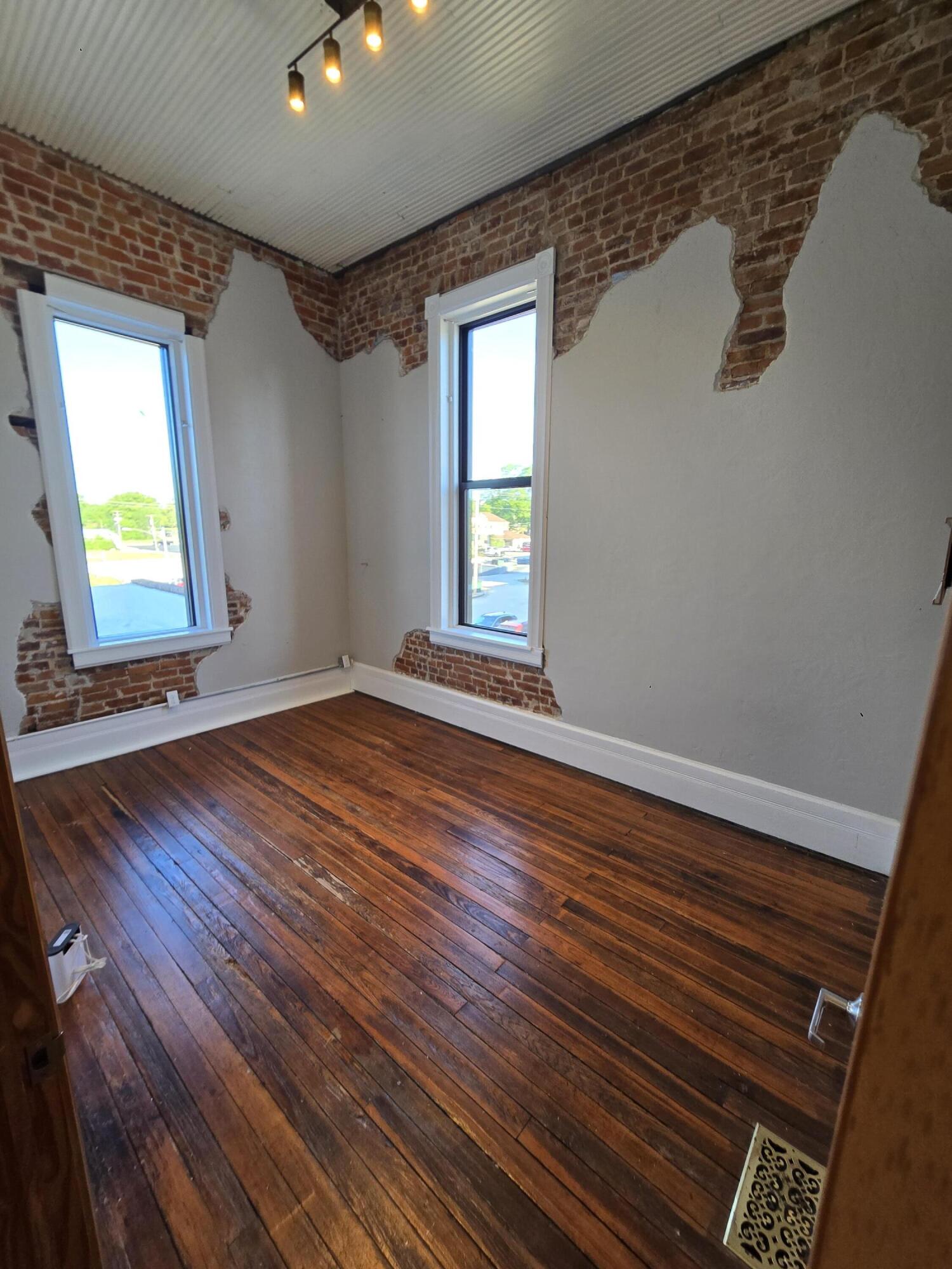 201 South Main Avenue Property Photo 11