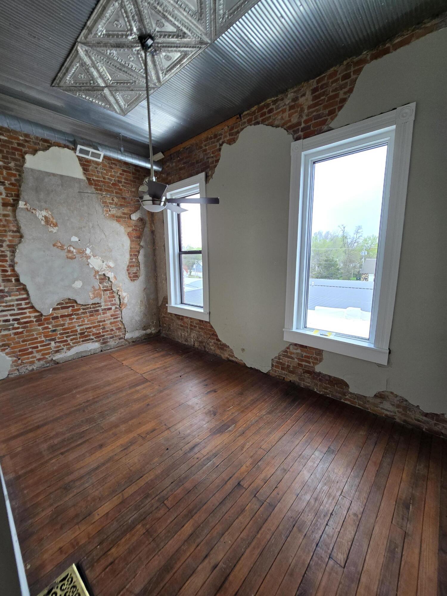 201 South Main Avenue Property Photo 12