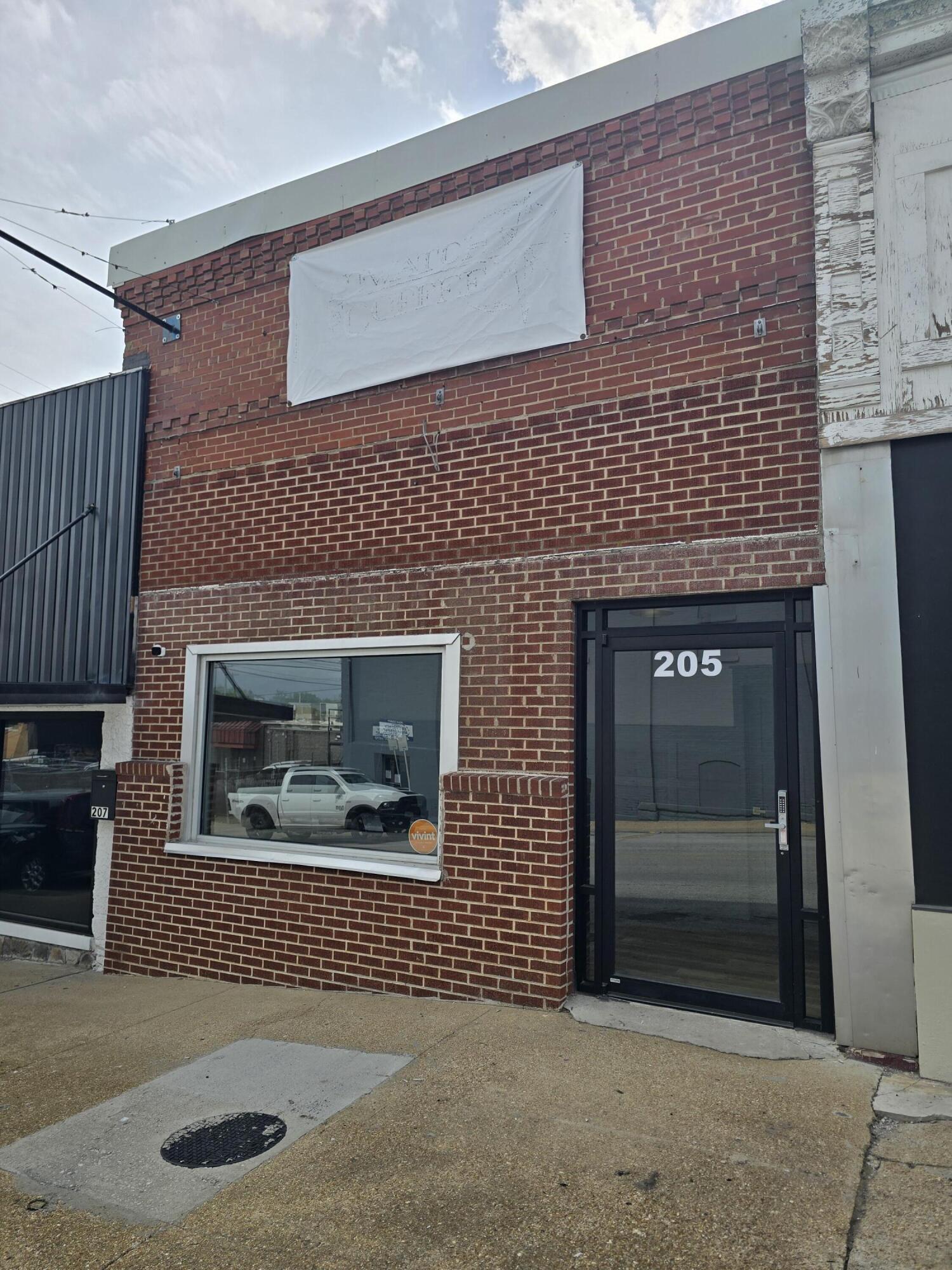 205 South Main Avenue Property Photo 1