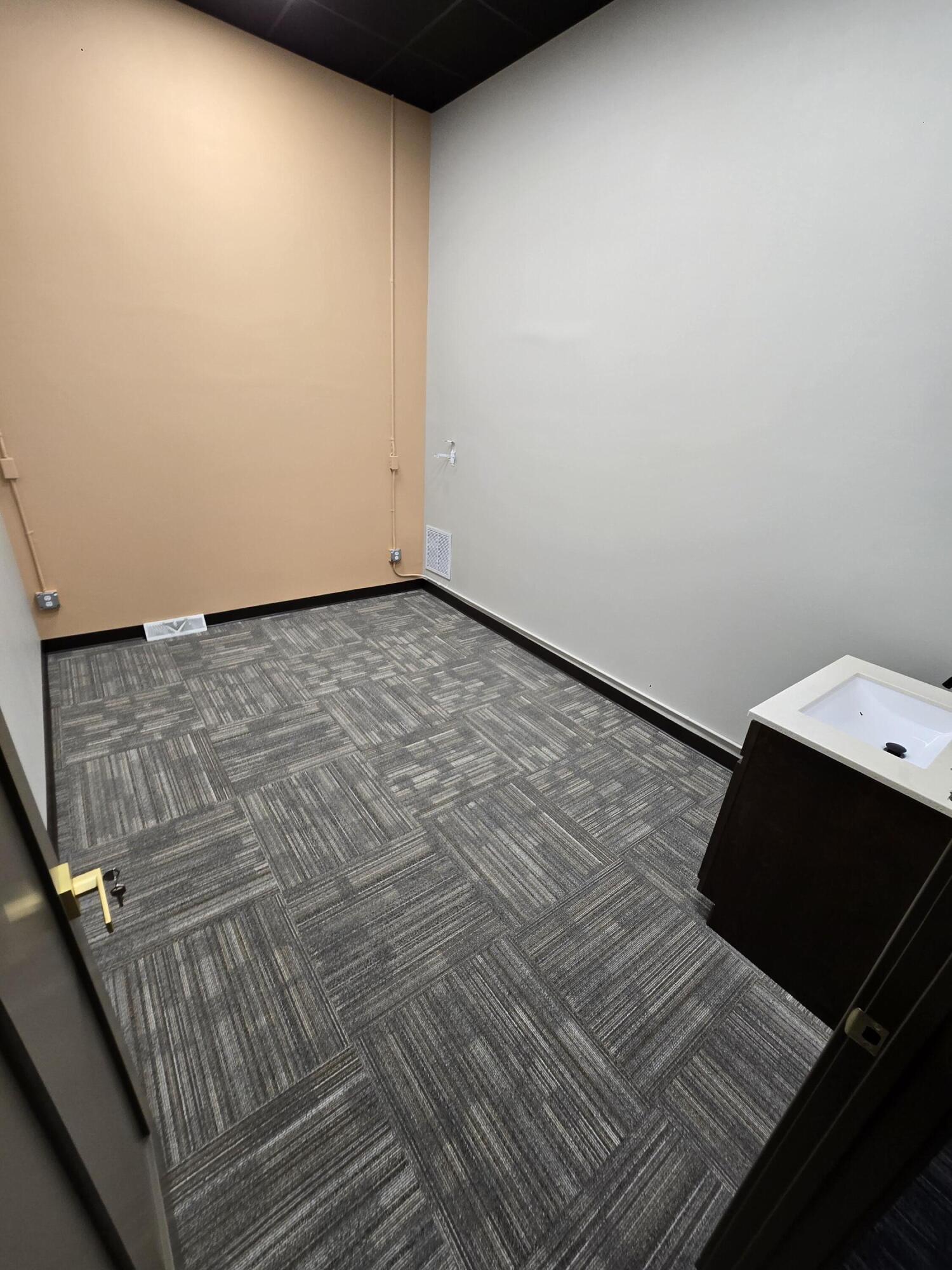 205 South Main Avenue Property Photo 6