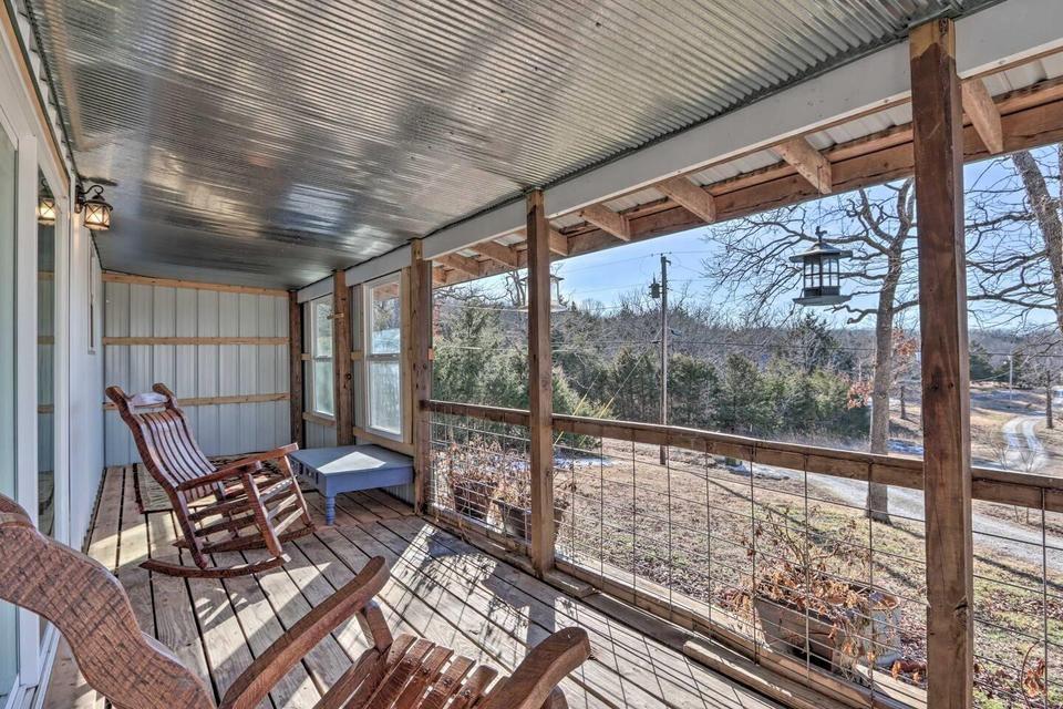 3142 Fishin Hole Road Property Photo 5