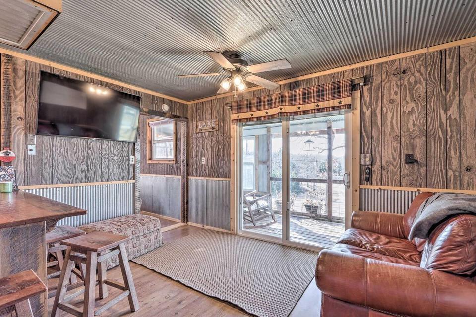 3142 Fishin Hole Road Property Photo 16