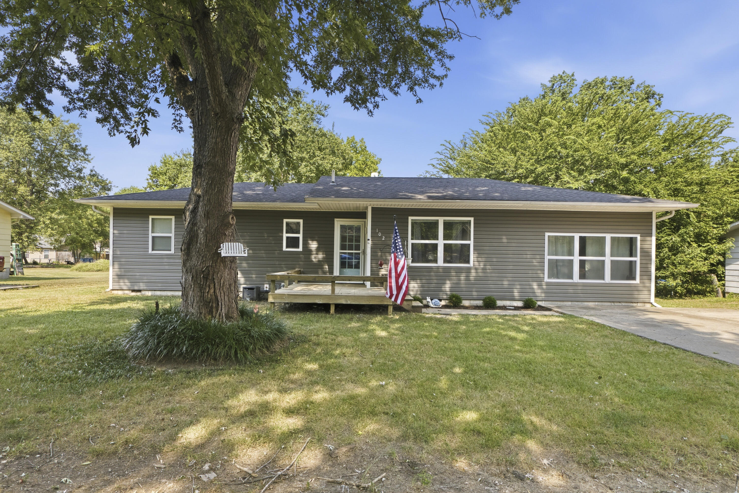 102 Greenfield Circle Property Photo 1