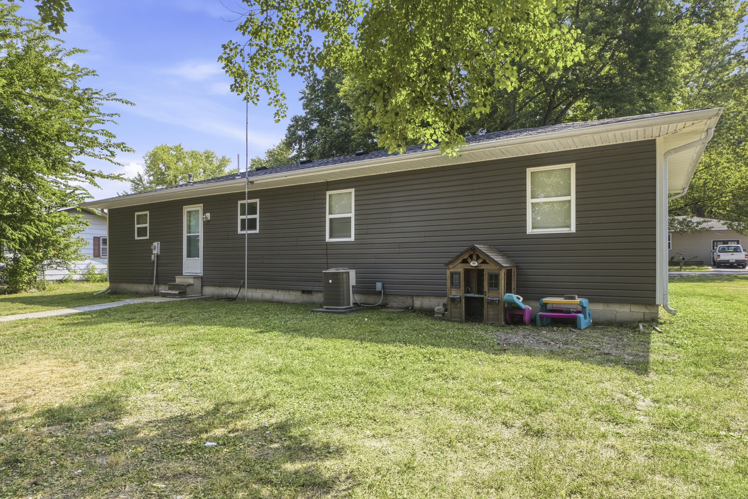 102 Greenfield Circle Property Photo 3