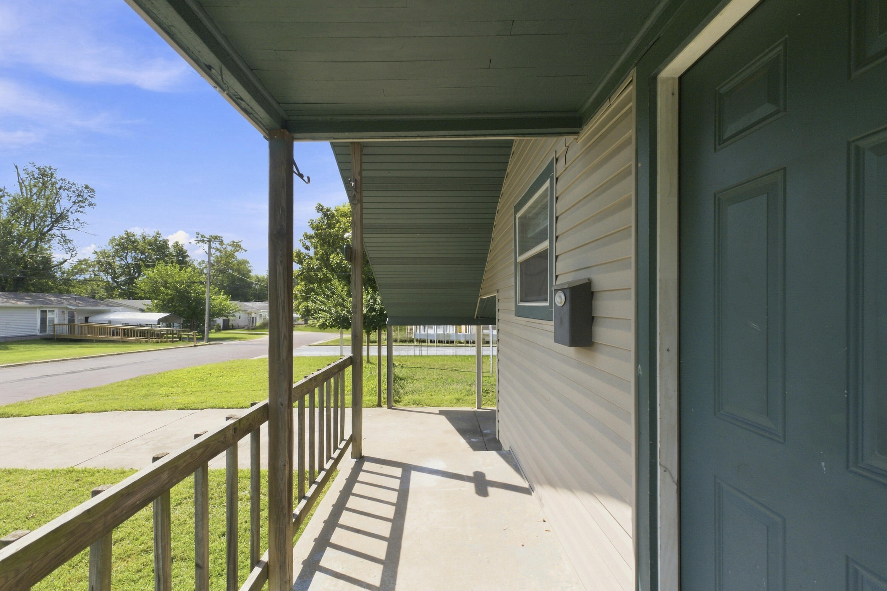 1211 North Warren Avenue Property Photo 6