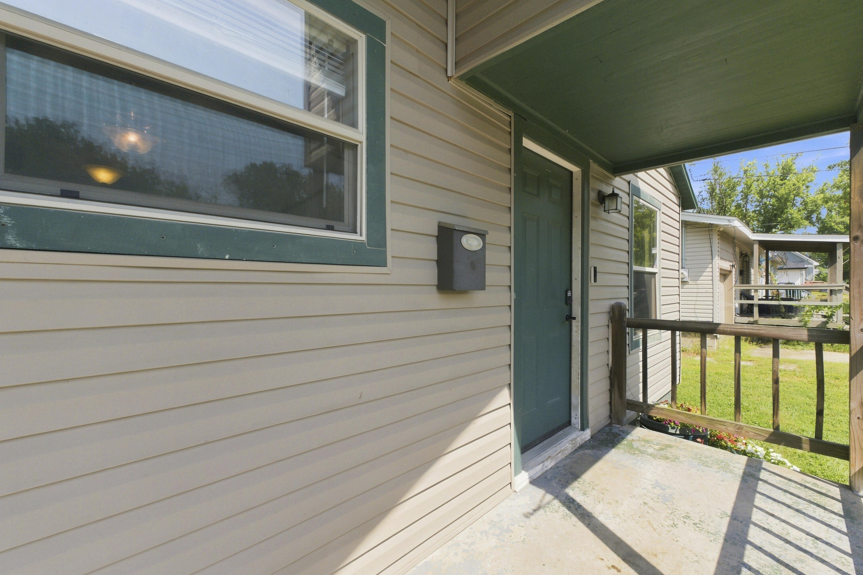 1211 North Warren Avenue Property Photo 8