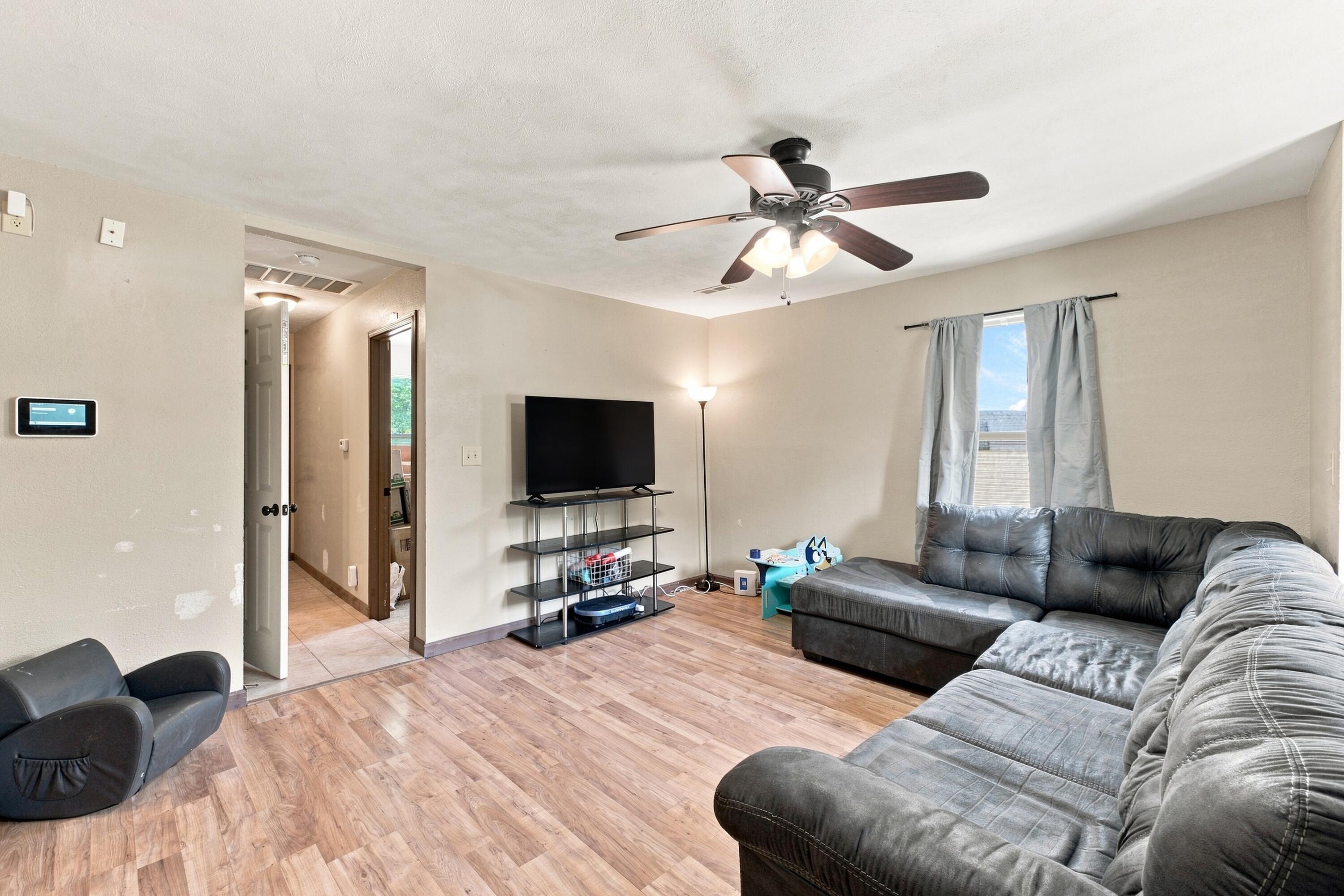 1211 North Warren Avenue Property Photo 9