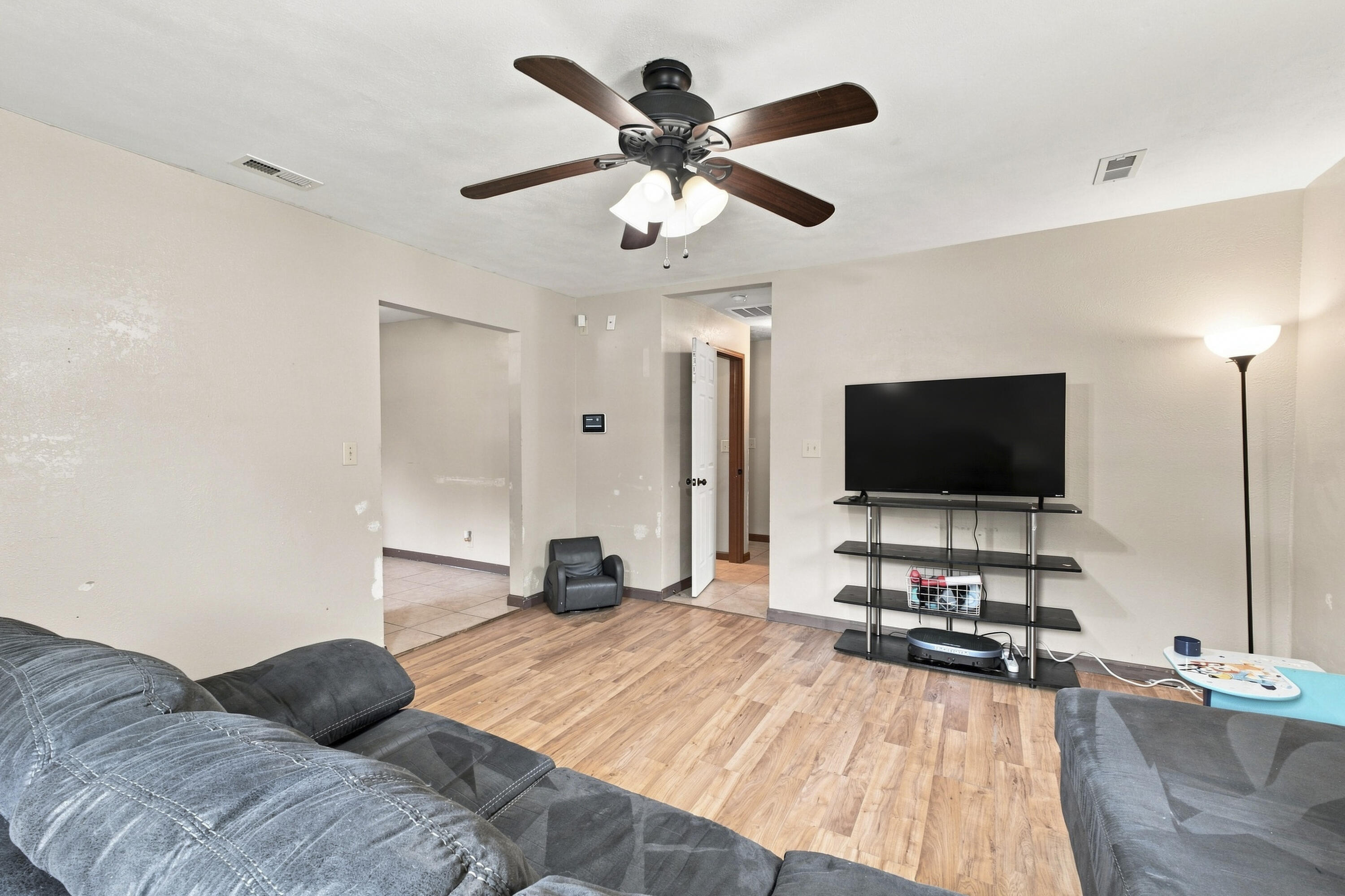 1211 North Warren Avenue Property Photo 11
