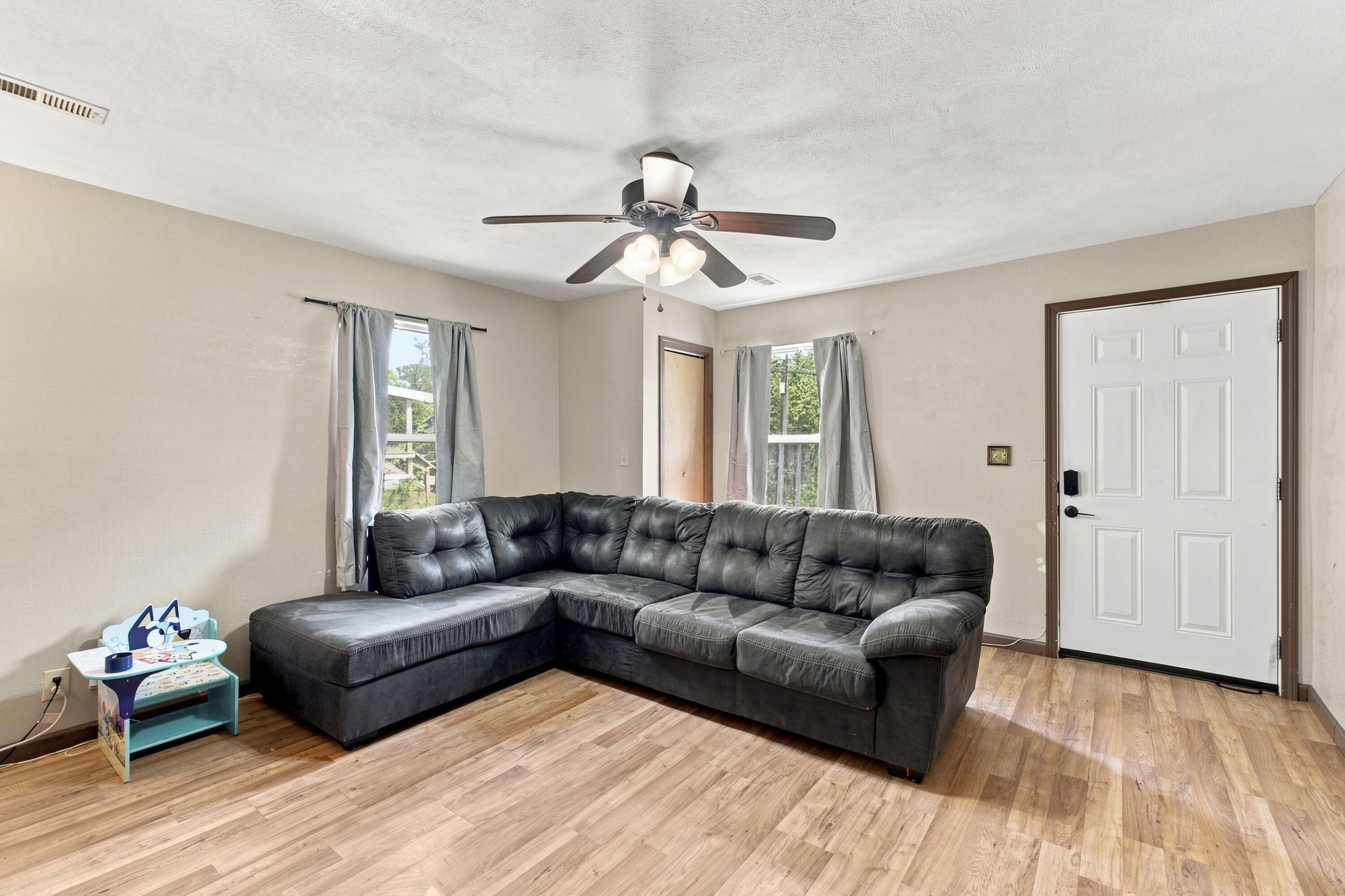 1211 North Warren Avenue Property Photo 12