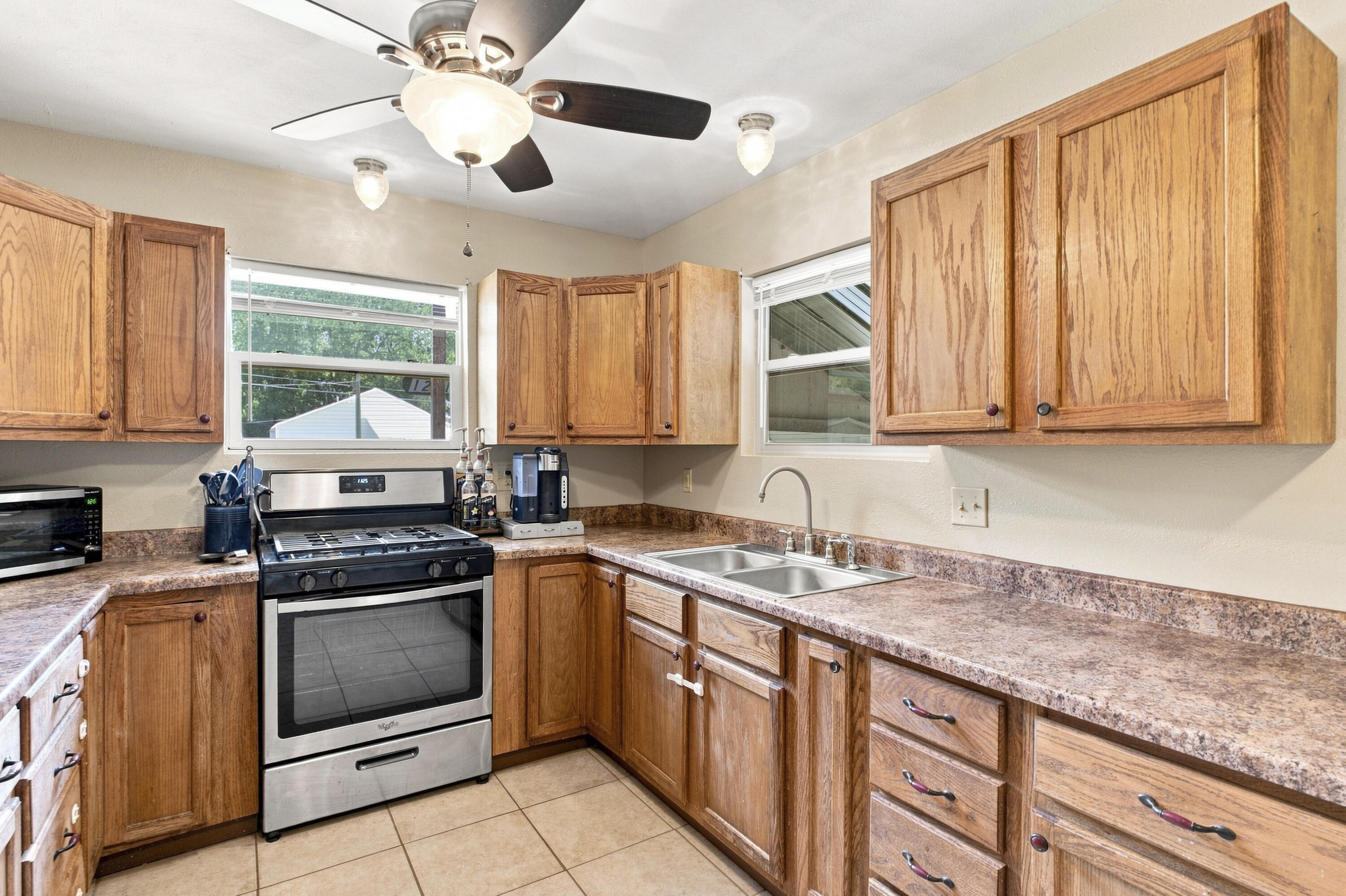 1211 North Warren Avenue Property Photo 16