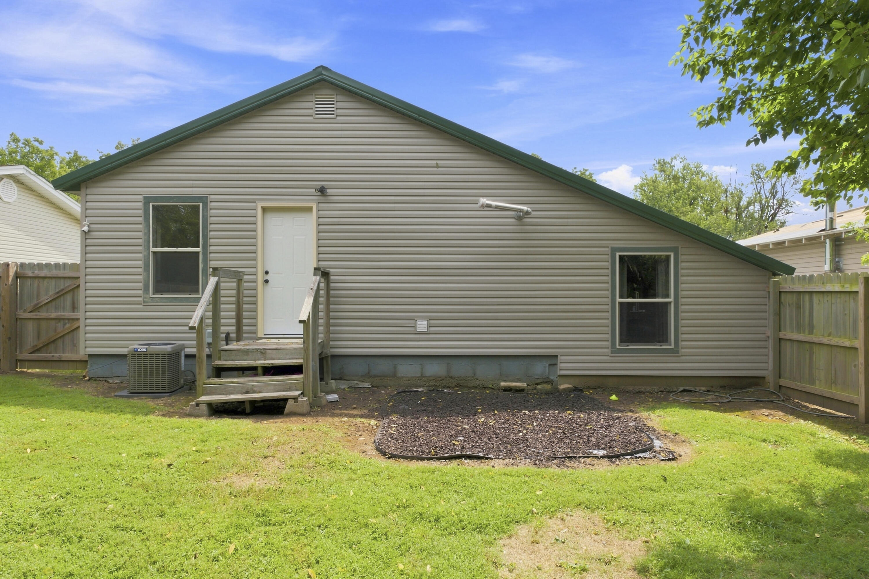 1211 North Warren Avenue Property Photo 28