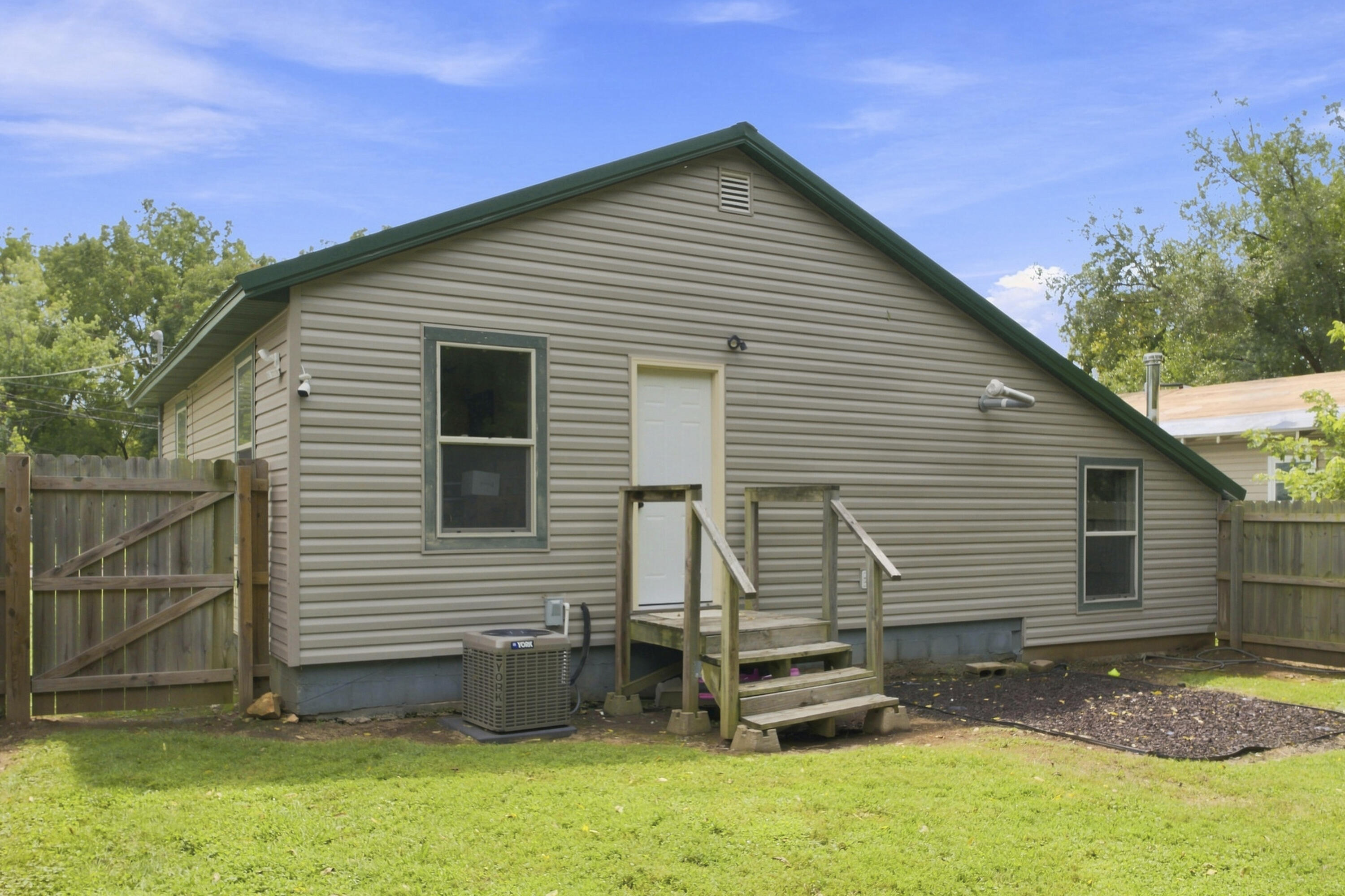 1211 North Warren Avenue Property Photo 29