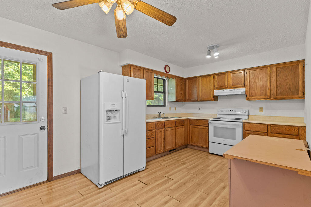 1738 North Oak Grove Avenue Property Photo 6