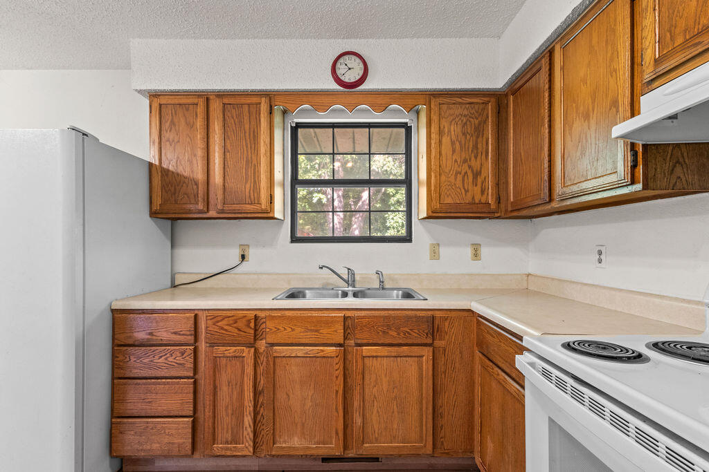 1738 North Oak Grove Avenue Property Photo 8