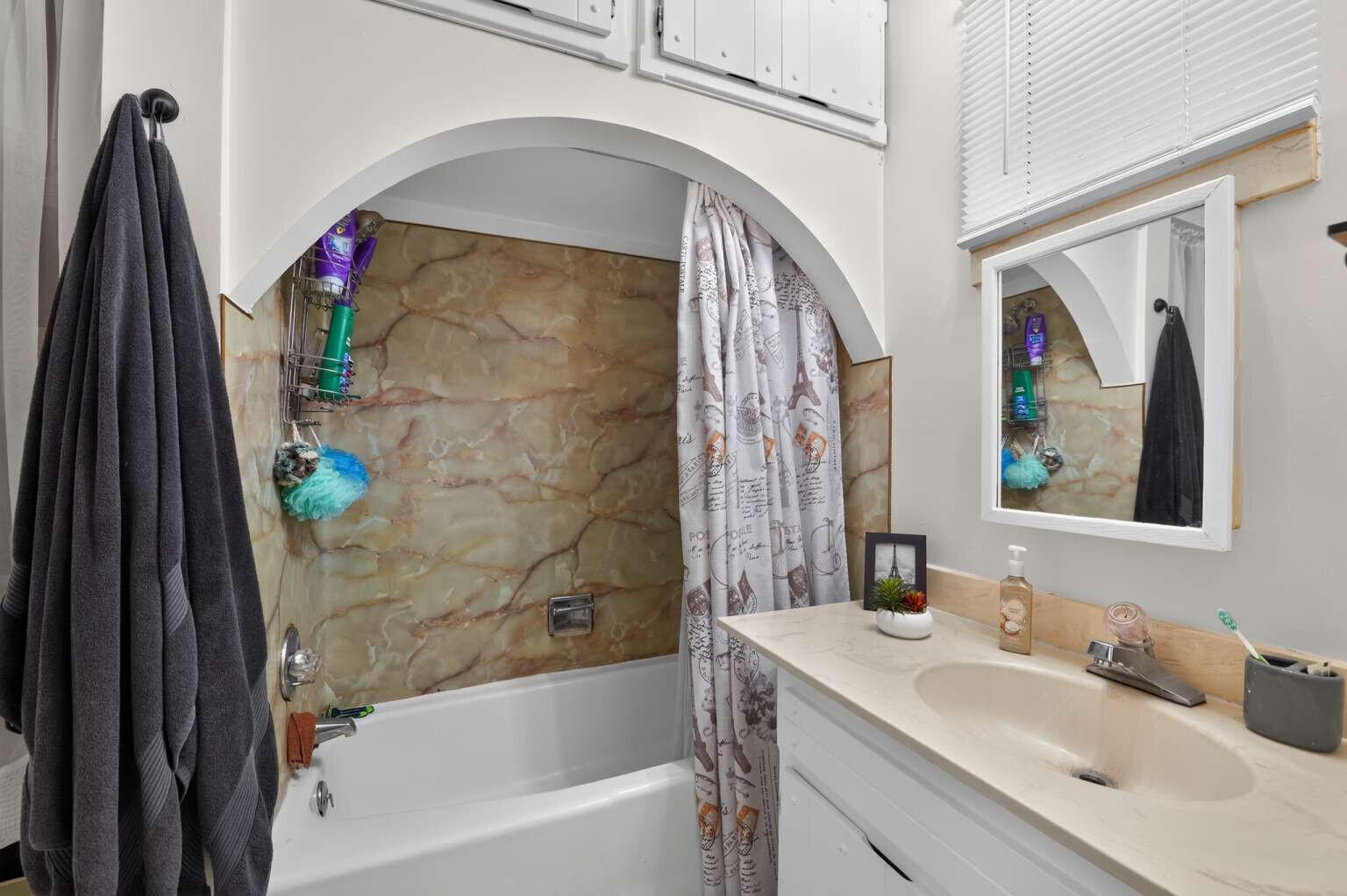 6685 Southeast Isley Drive Property Photo 8