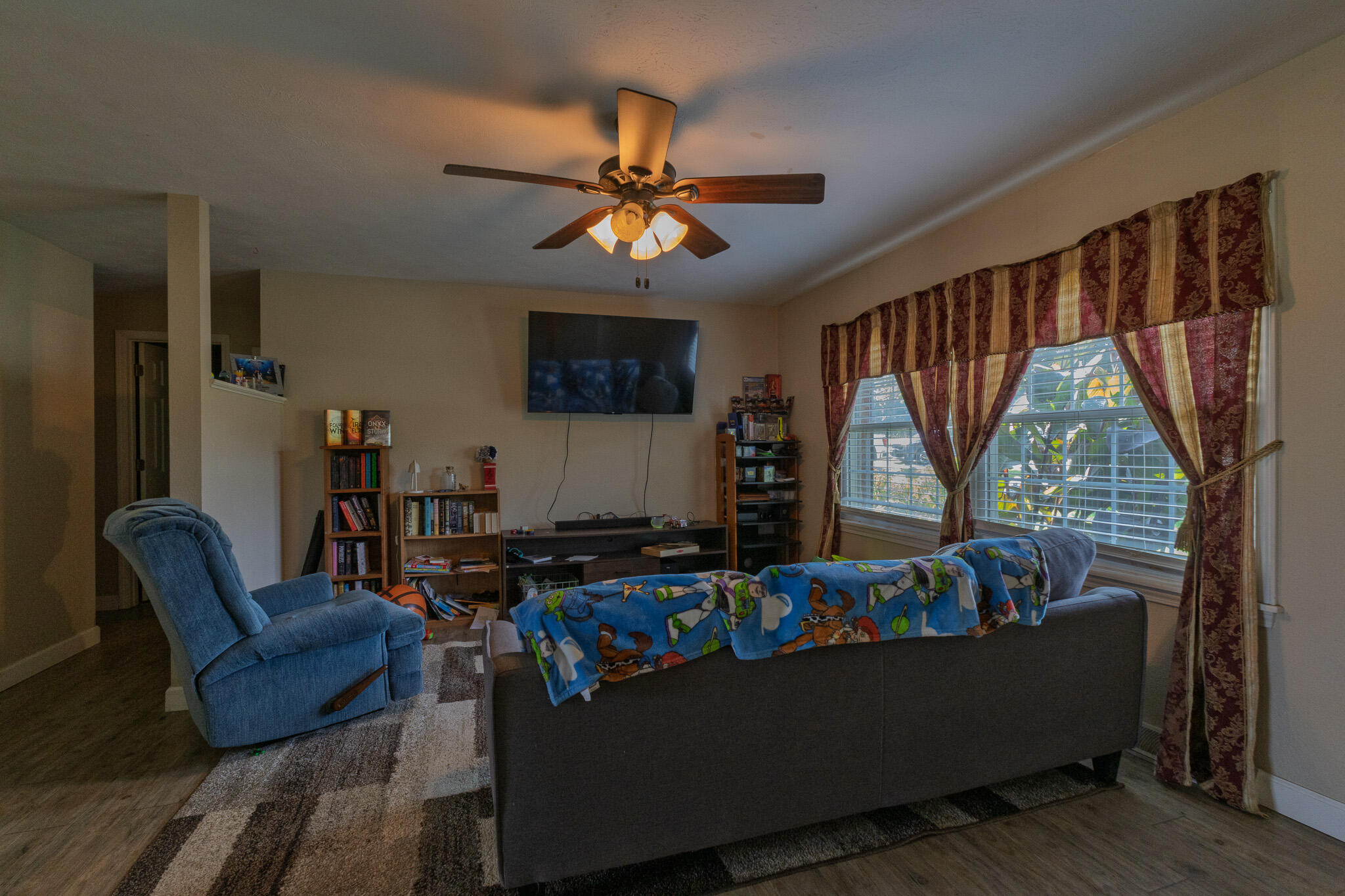 7053 West Farm Road 106 7053-7057 Property Photo 6